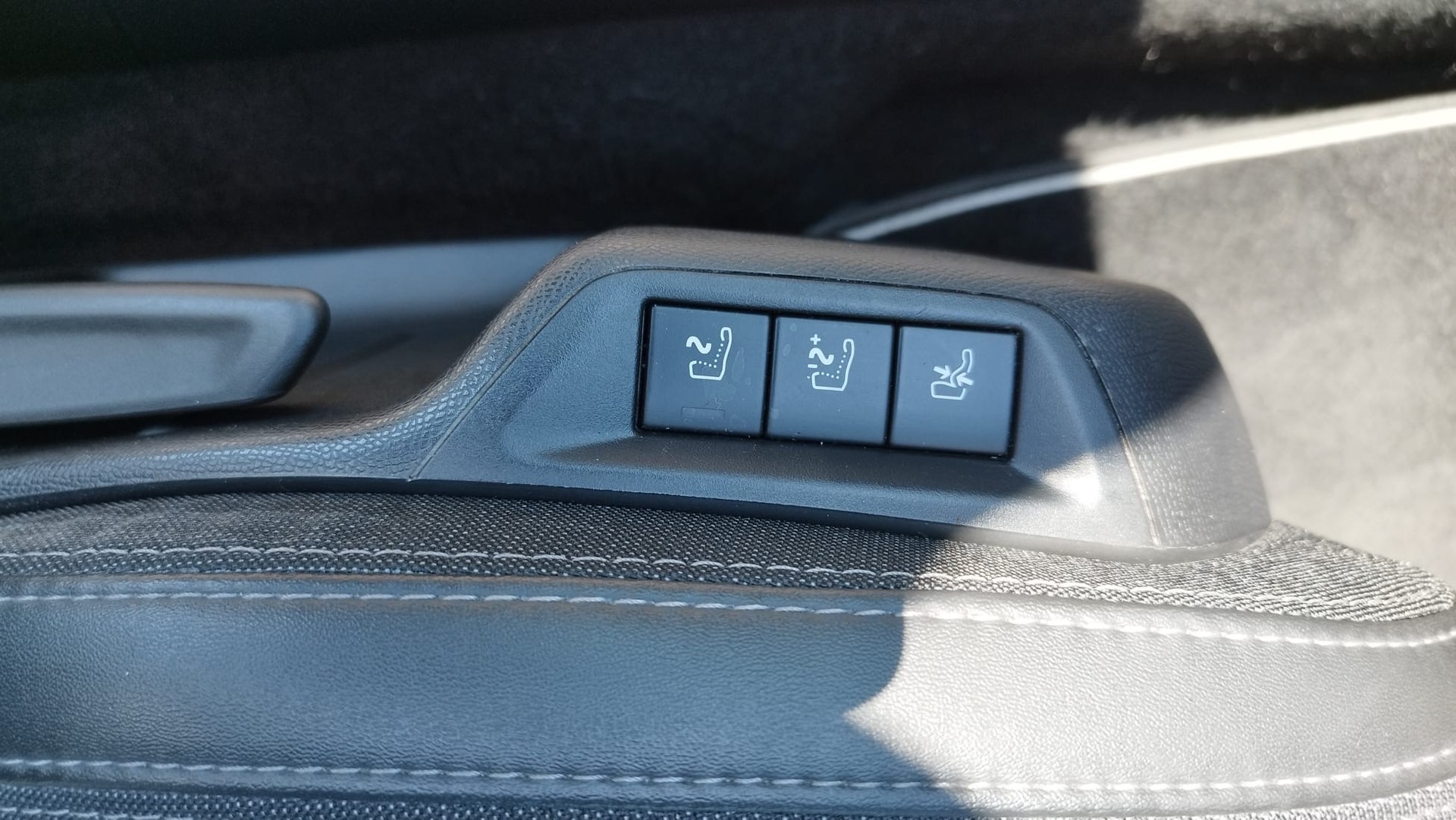 PEUGEOT 308 SW 1.5 BlueHDI Allure EAT8-image-14