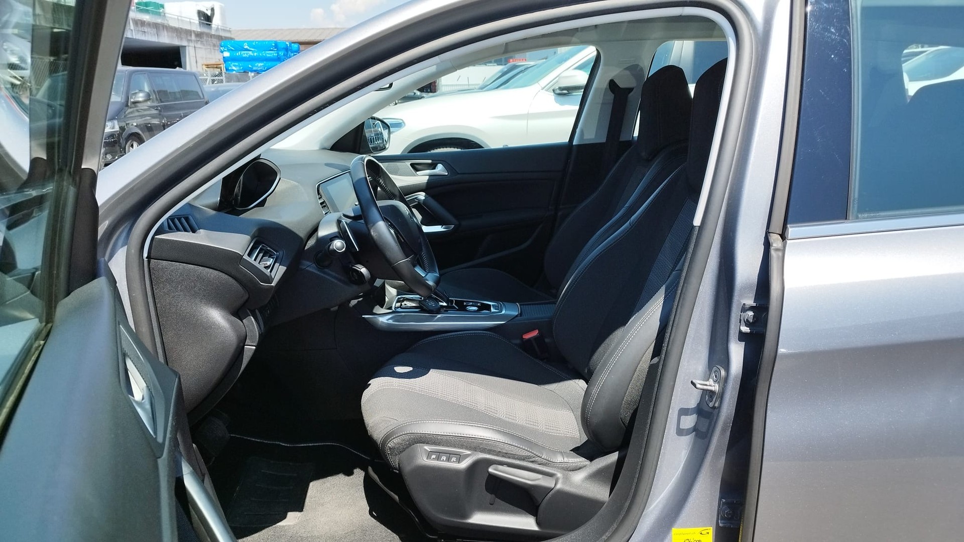 PEUGEOT 308 SW 1.5 BlueHDI Allure EAT8-image-11