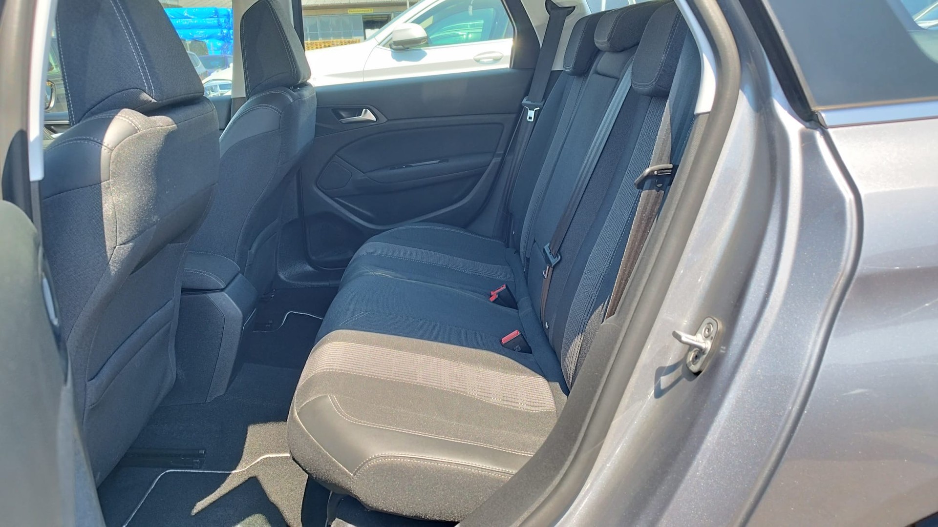 PEUGEOT 308 SW 1.5 BlueHDI Allure EAT8-image-10