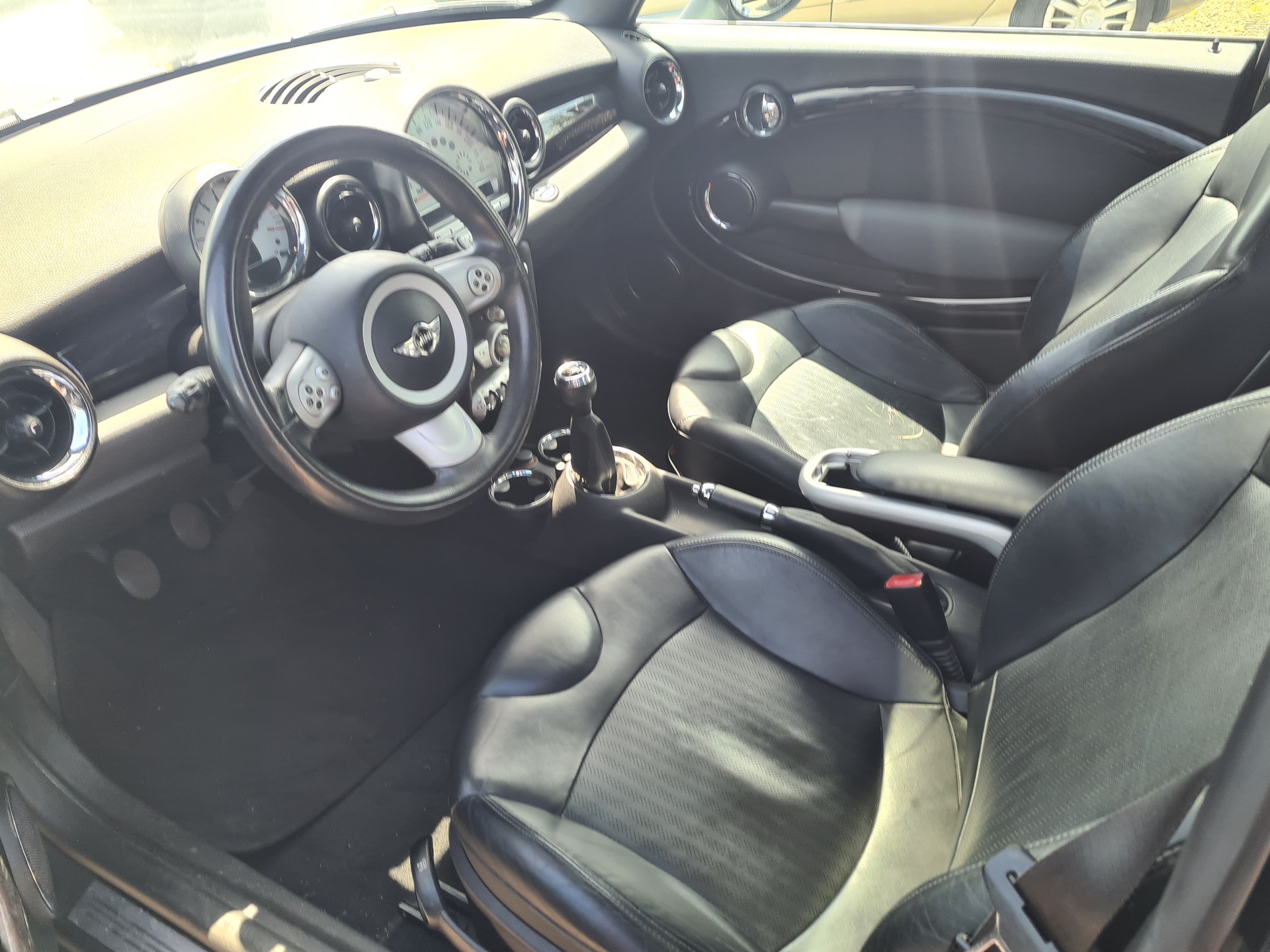 MINI Cooper-image-3