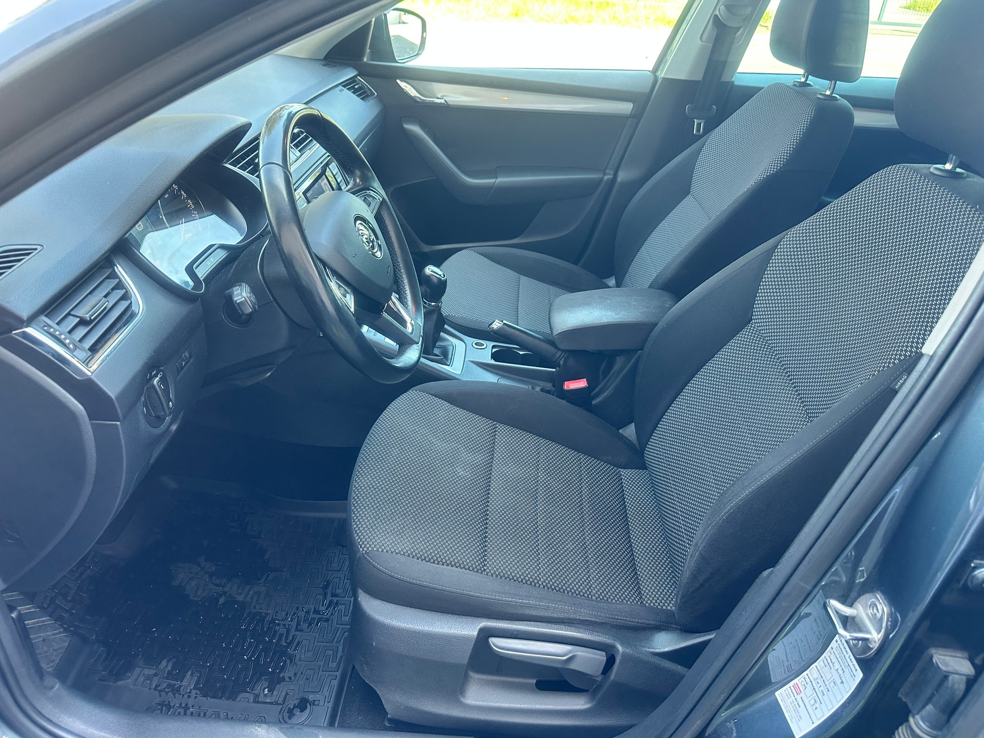 SKODA Octavia Combi 2.0 TDI Ambition 4x4-image-13