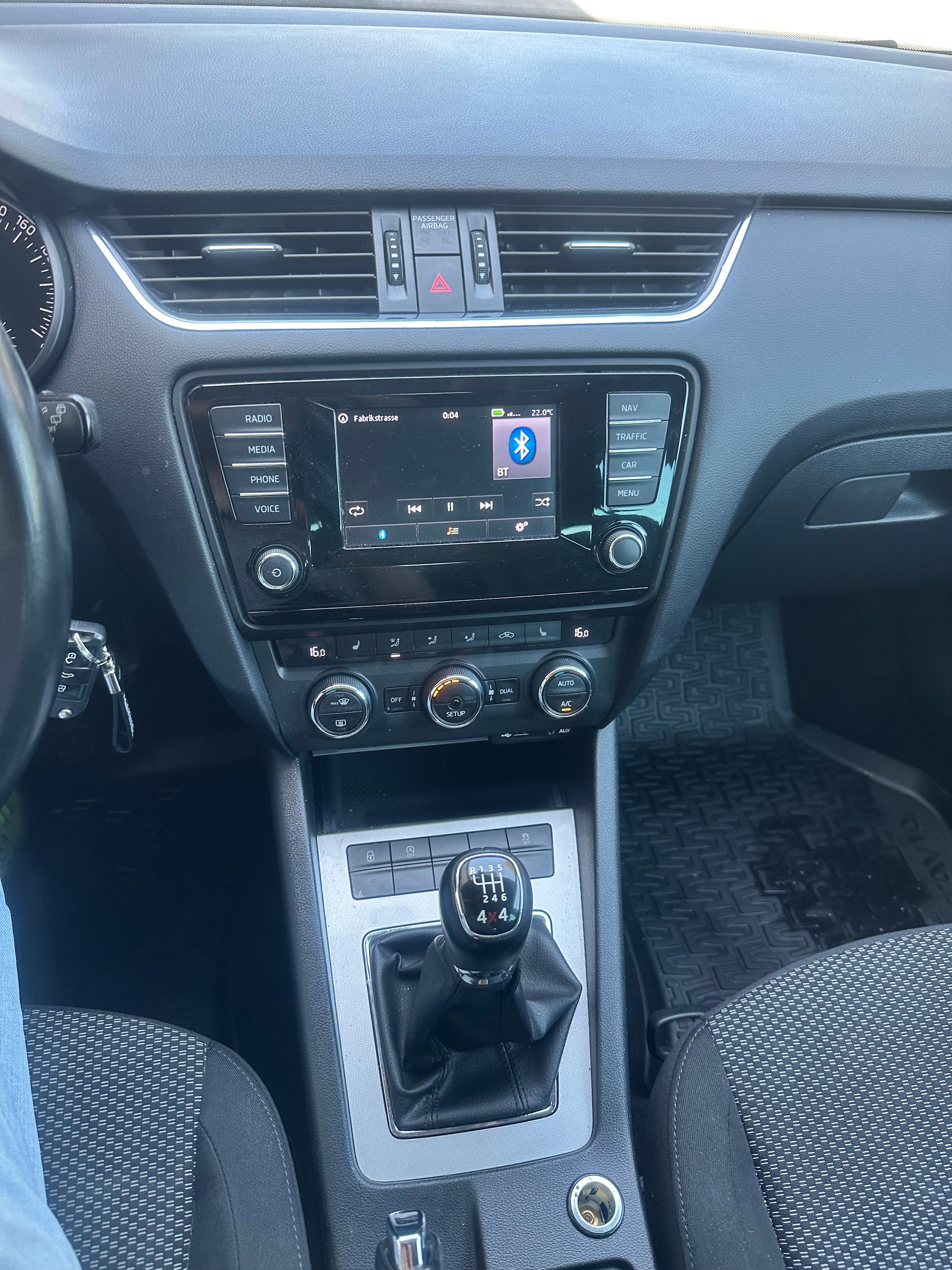 SKODA Octavia Combi 2.0 TDI Ambition 4x4-image-12