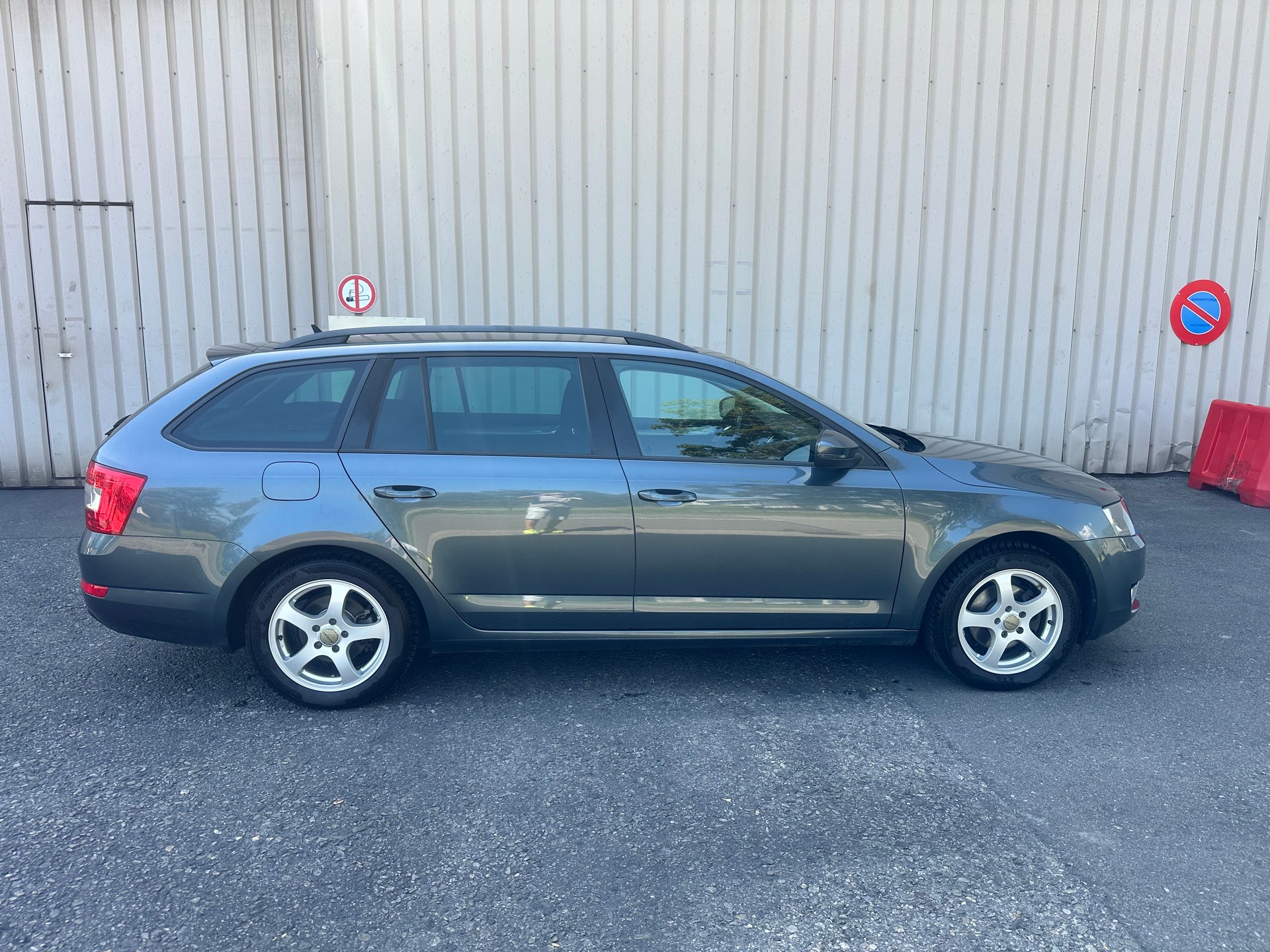 SKODA Octavia Combi 2.0 TDI Ambition 4x4-image-8