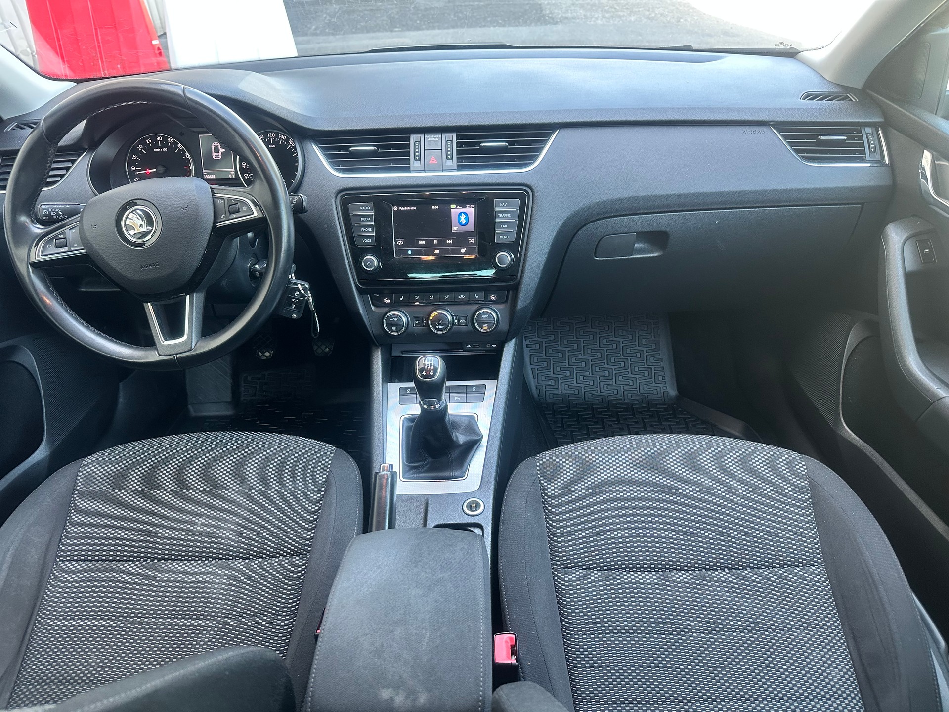 SKODA Octavia Combi 2.0 TDI Ambition 4x4-image-11