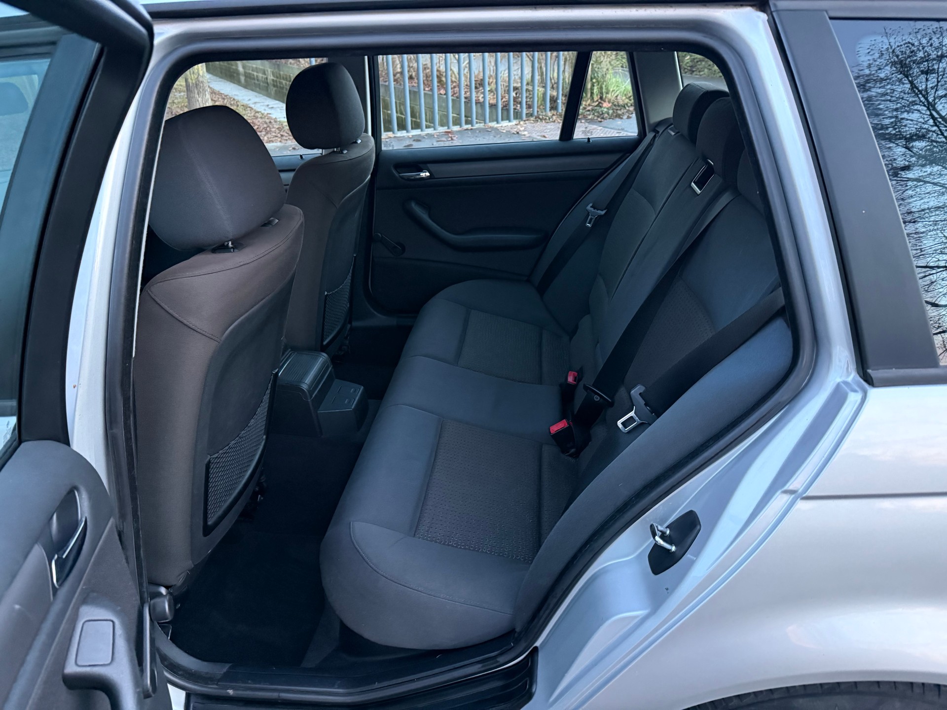 BMW 318i Touring Efficiency-image-12