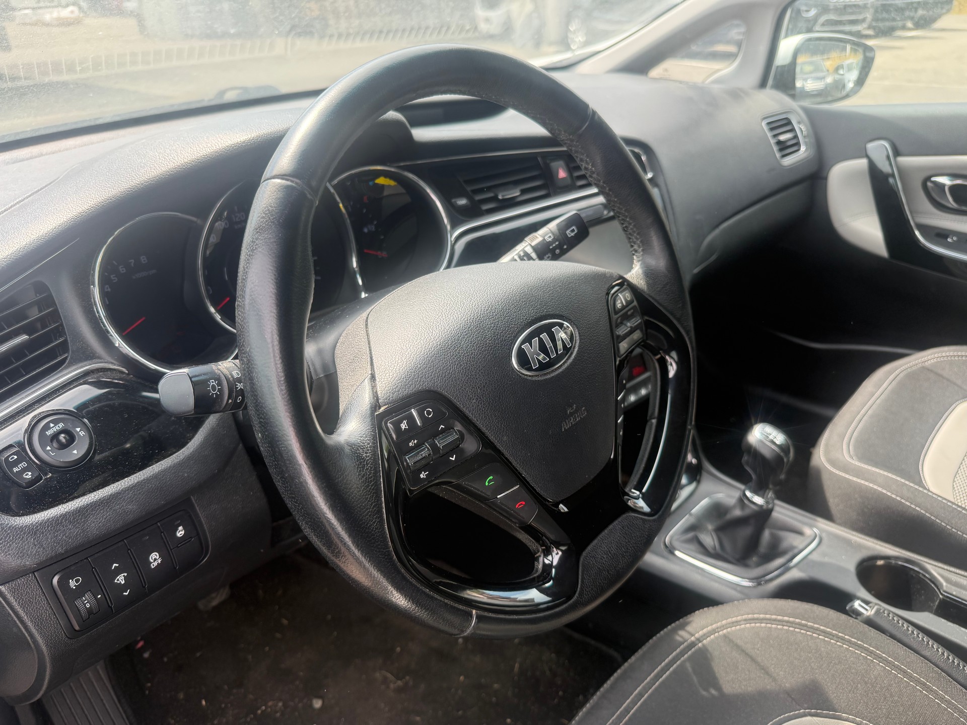 KIA Cee'd 1.0 T-GDi Swiss Champion-image-7