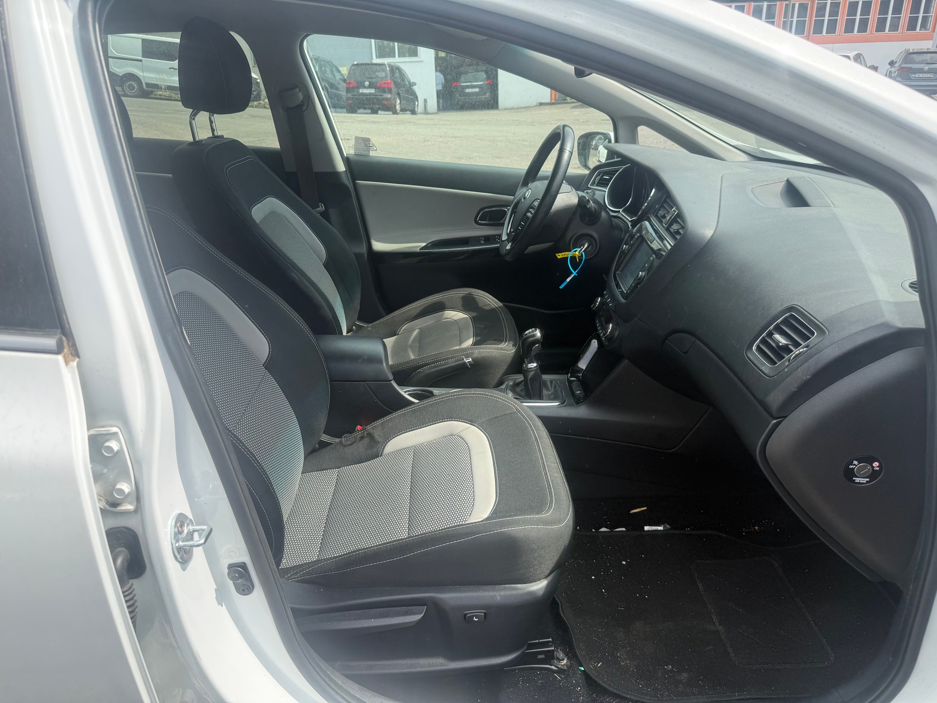 KIA Cee'd 1.0 T-GDi Swiss Champion-image-8