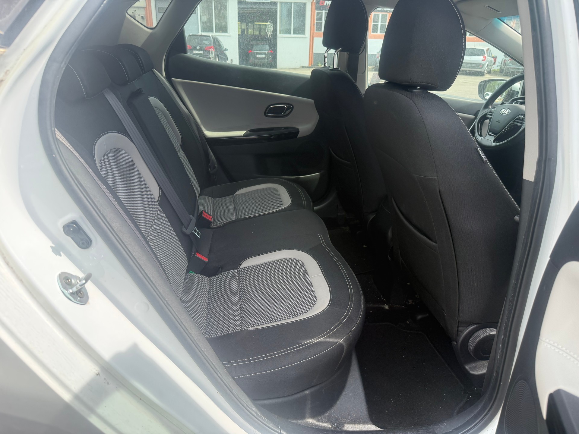 KIA Cee'd 1.0 T-GDi Swiss Champion-image-9