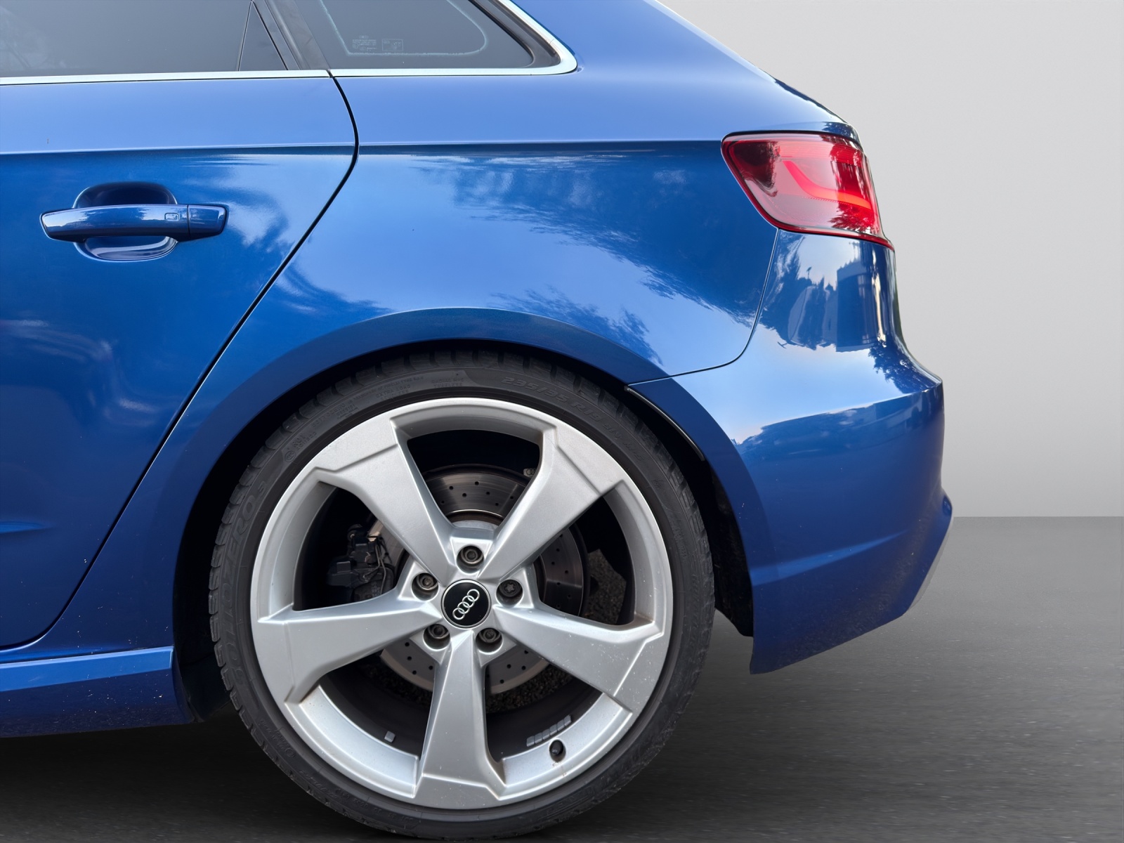 AUDI RS3 2.5 TSI quattro S-tronic-image-27