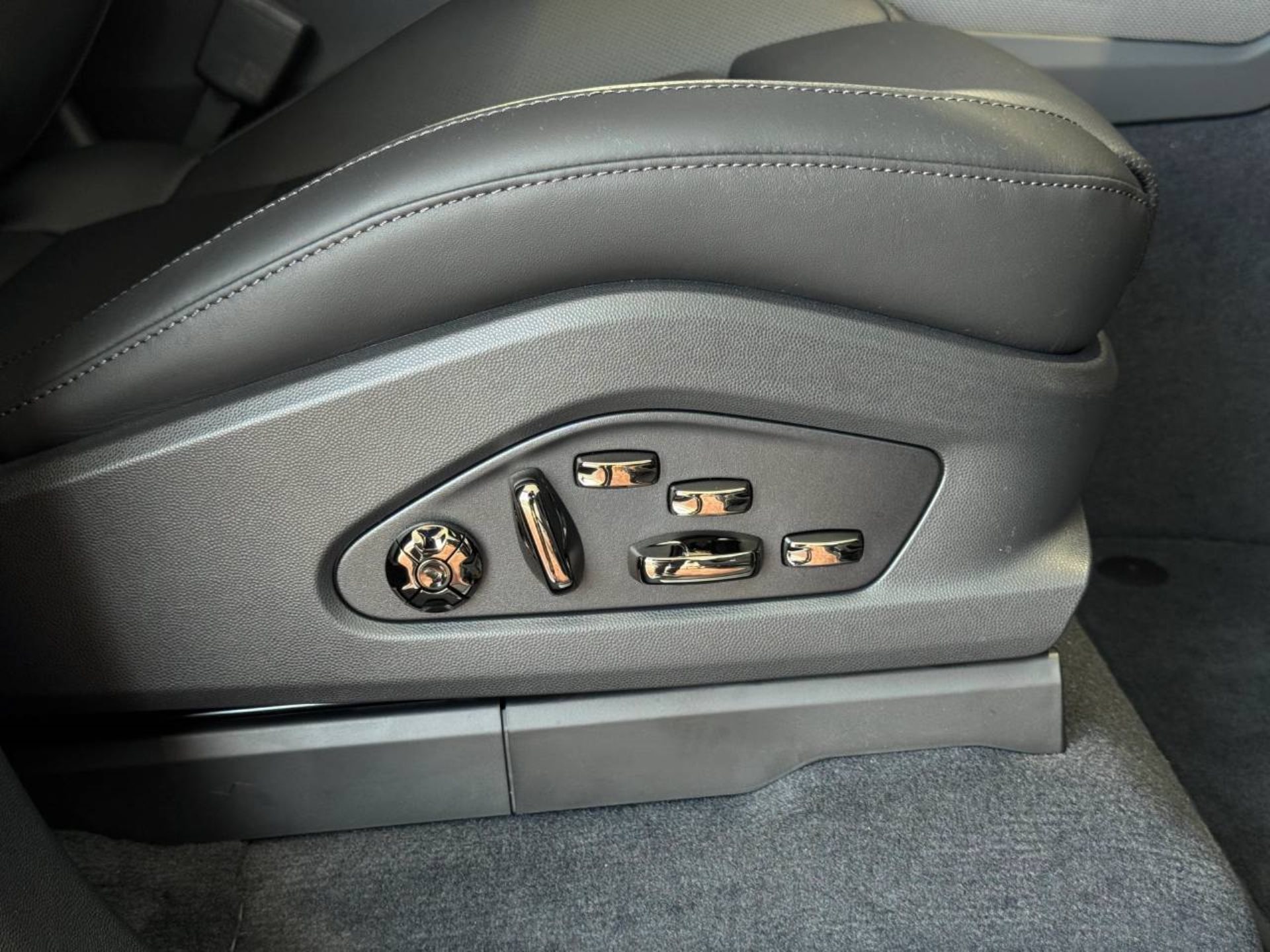 PORSCHE Cayenne Electric-image-26