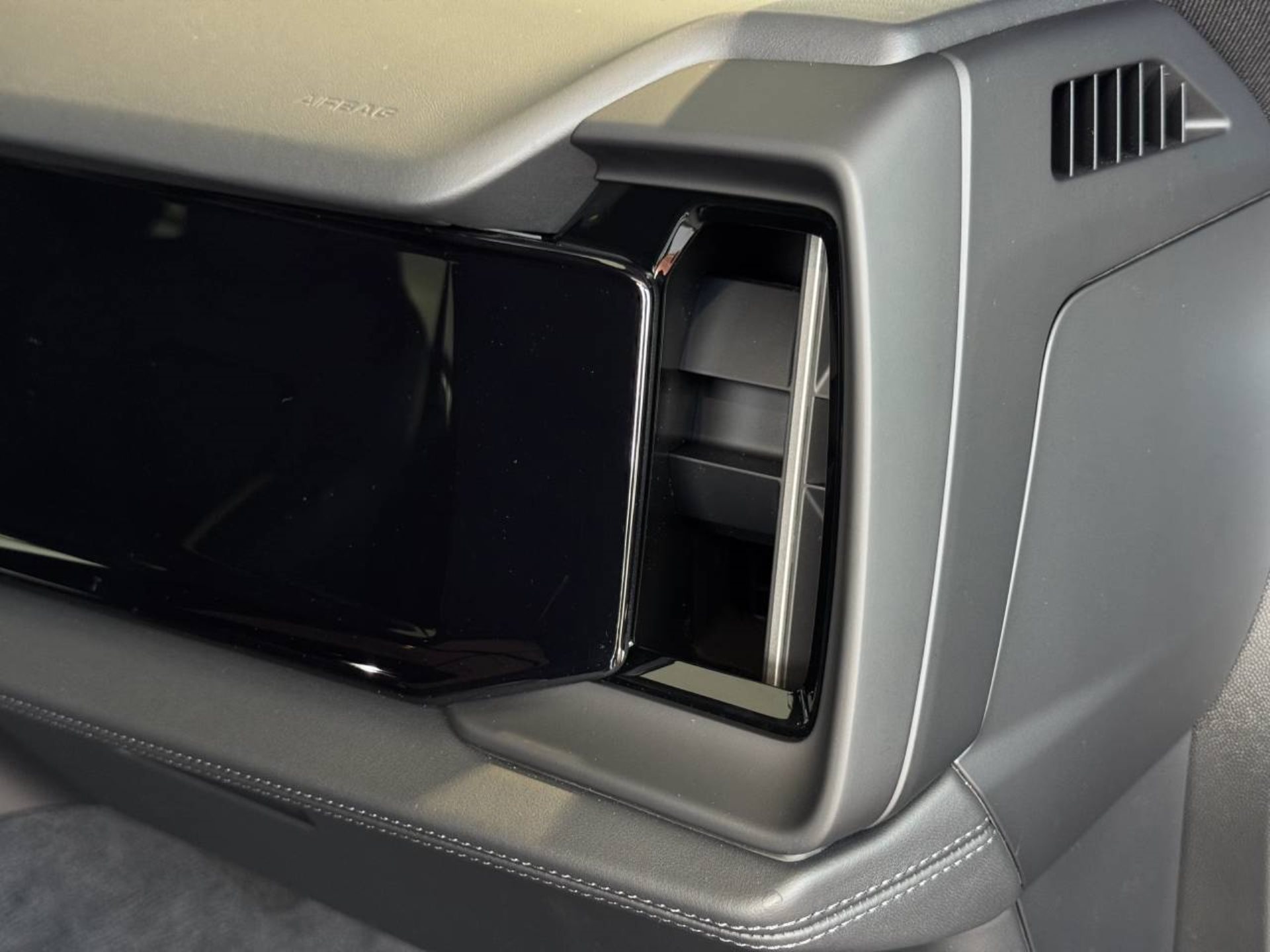 PORSCHE Cayenne Electric-image-24