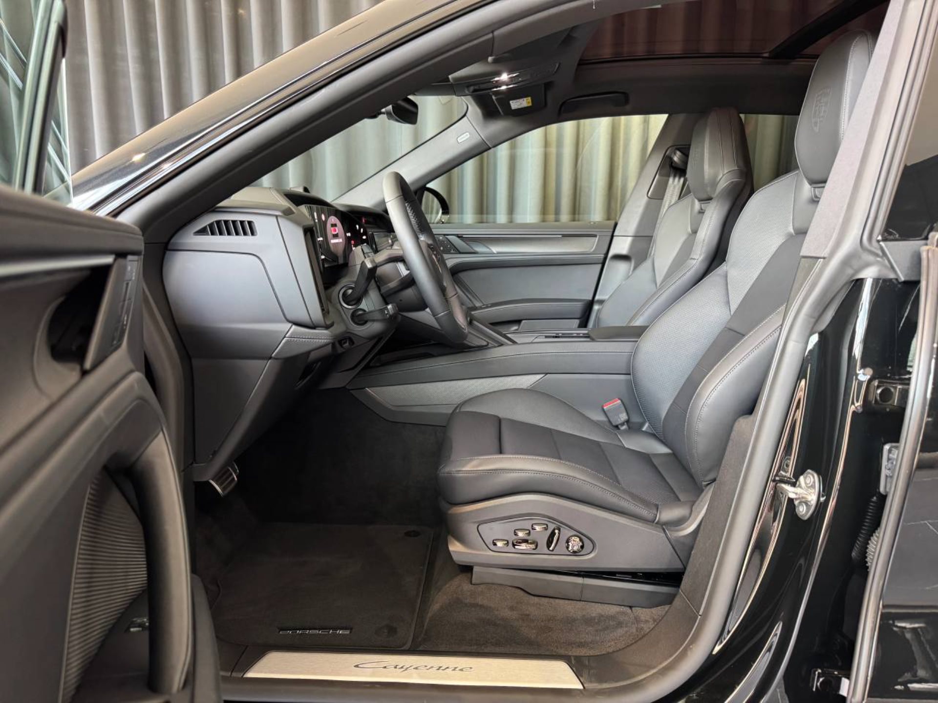 PORSCHE Cayenne Electric-image-4