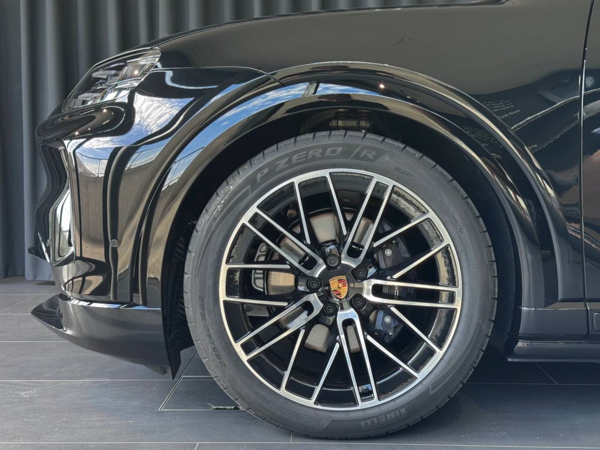 PORSCHE Cayenne Electric-image-10