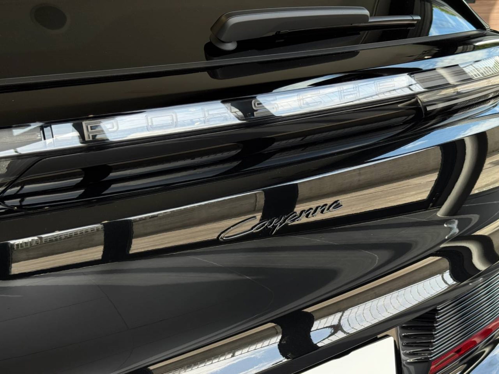PORSCHE Cayenne Electric-image-34