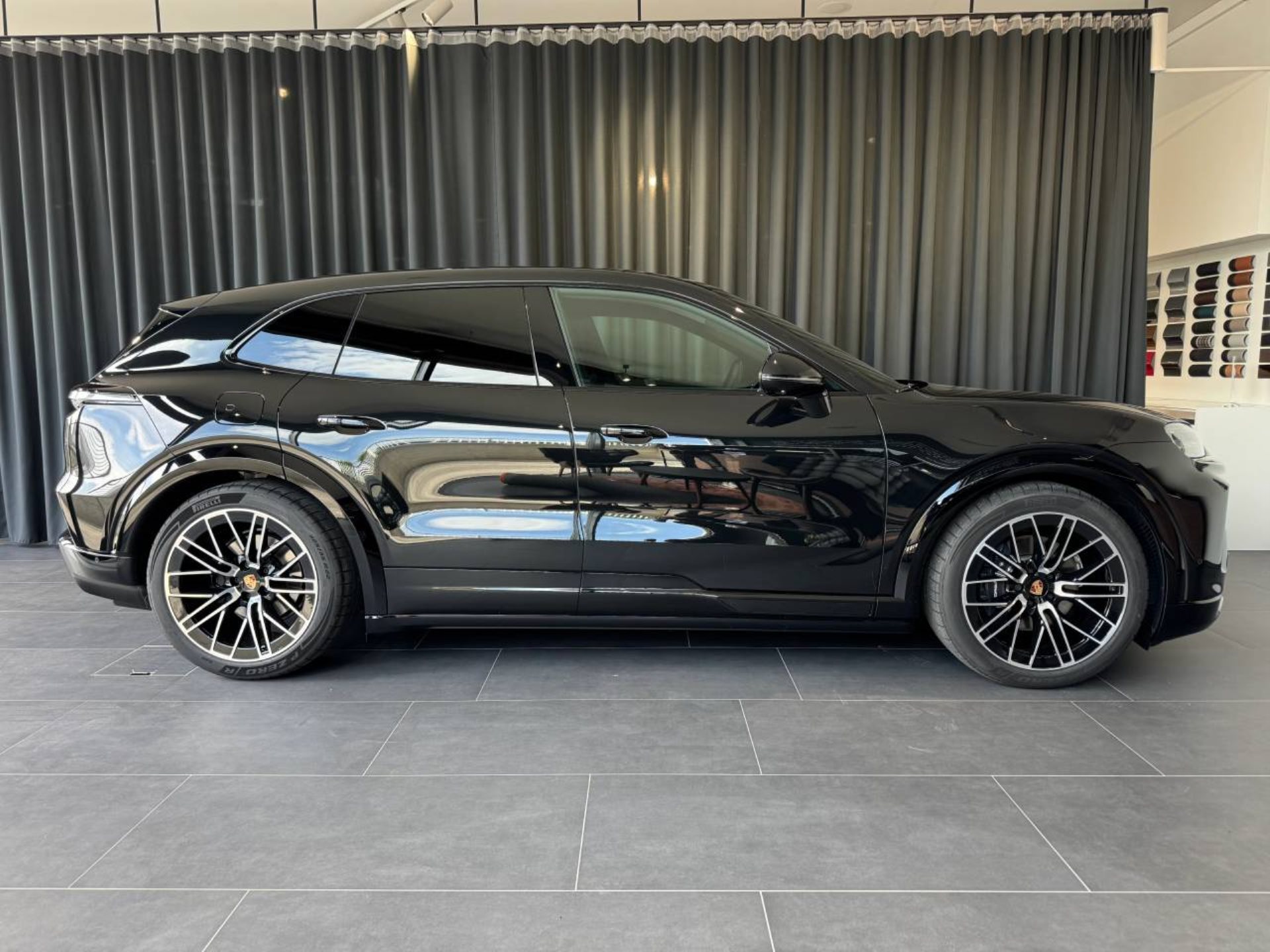 PORSCHE Cayenne Electric-image-7