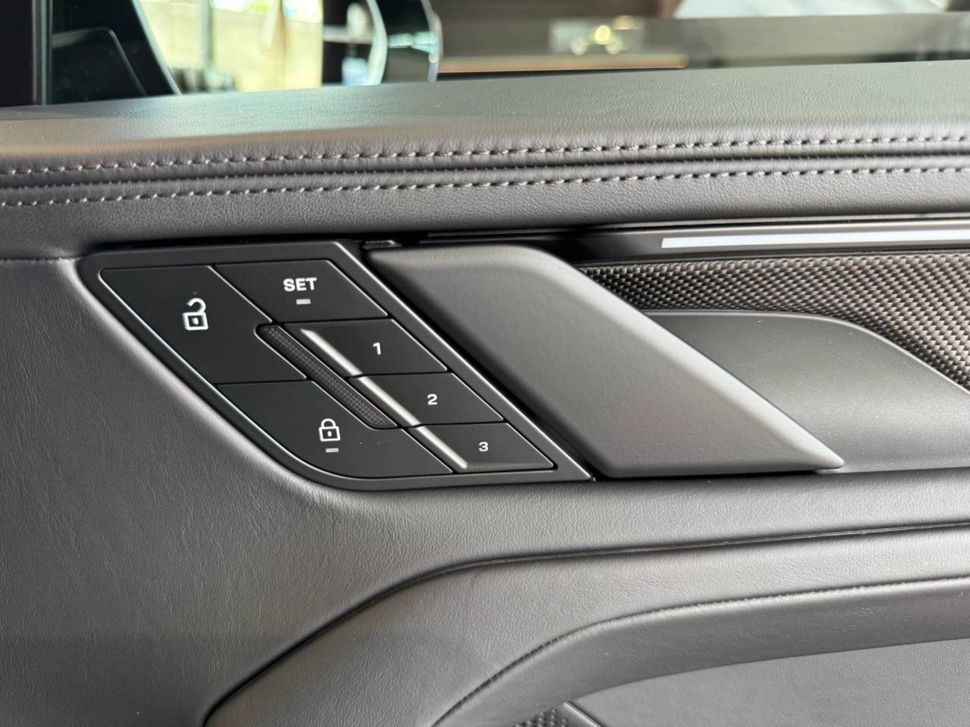 PORSCHE Cayenne Electric-image-29
