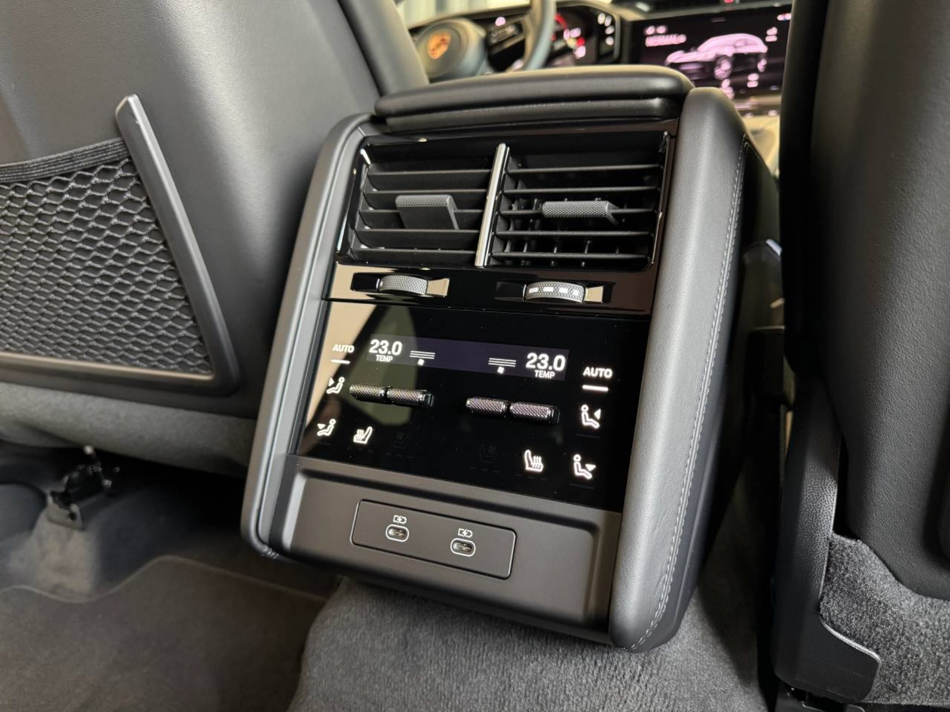 PORSCHE Cayenne Electric-image-31