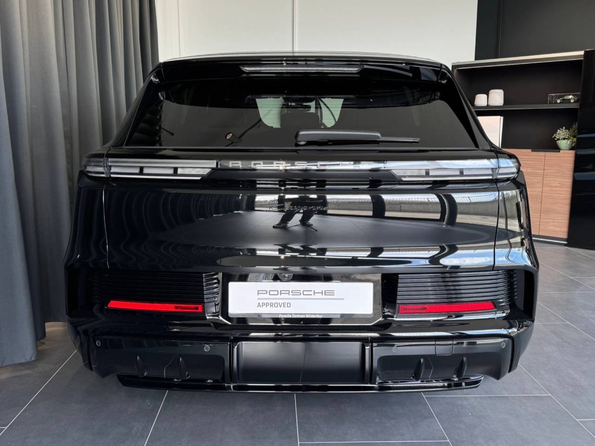 PORSCHE Cayenne Electric-image-5