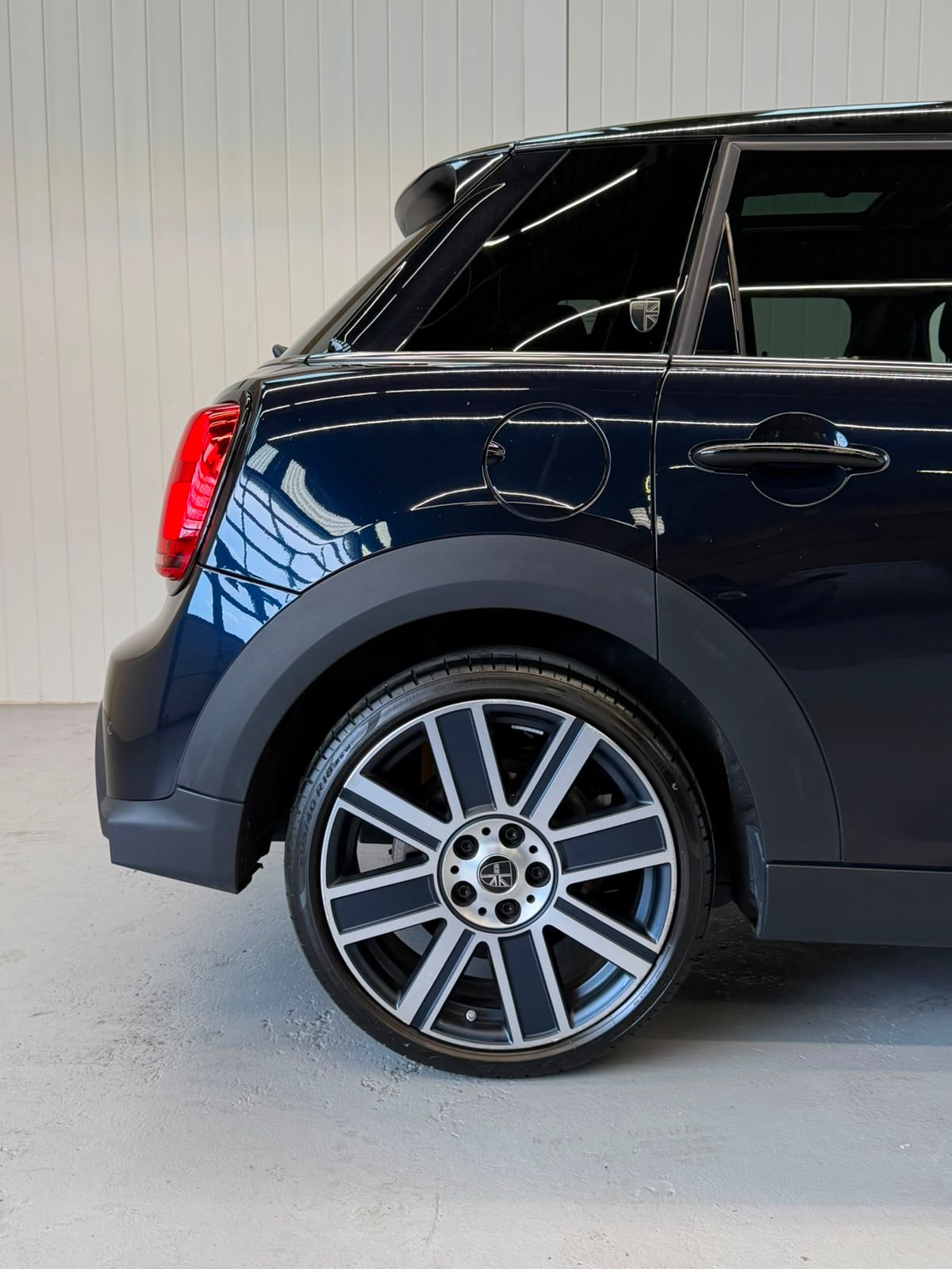 MINI Cooper mit Top Ausstattung-image-8