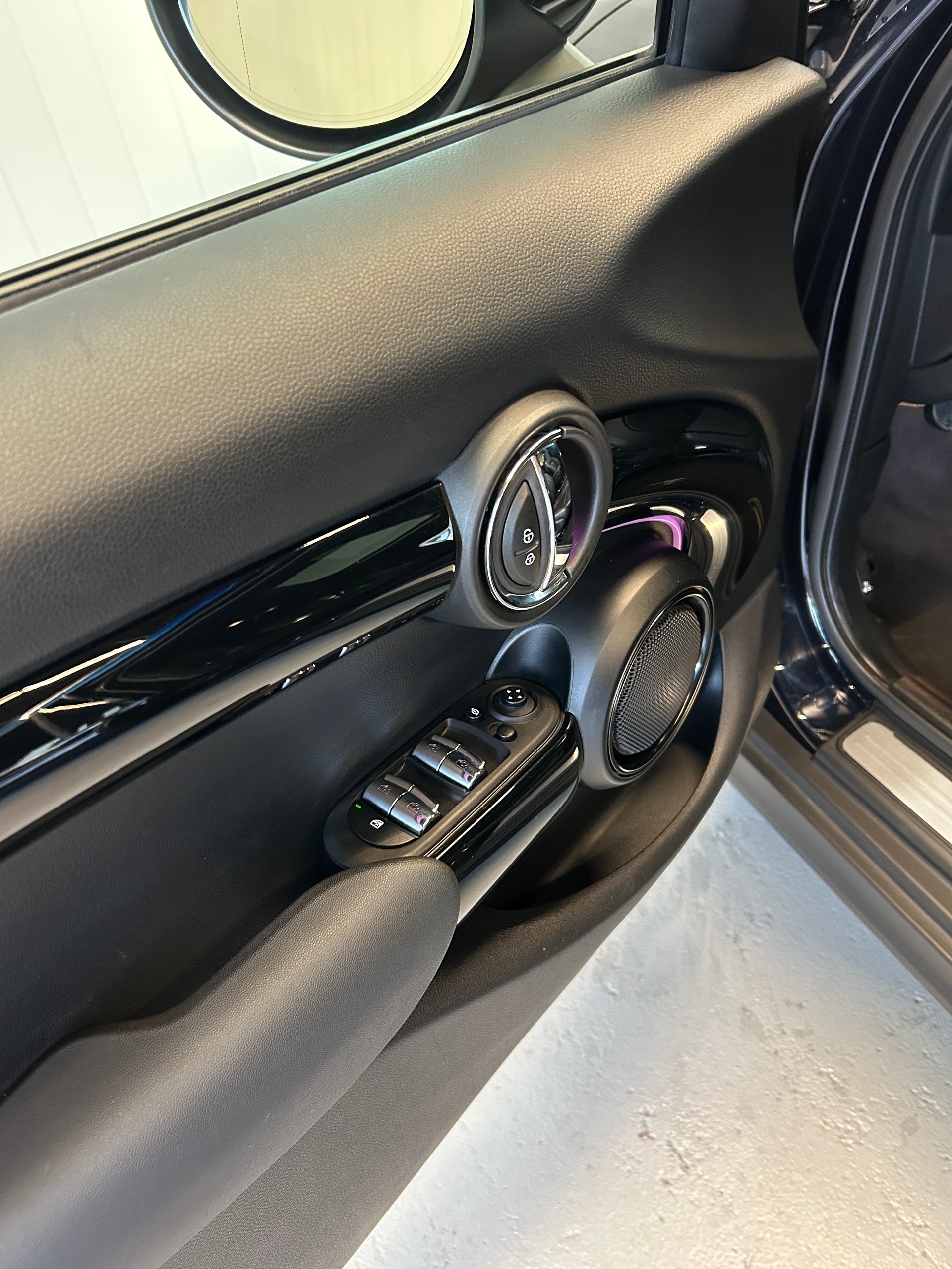 MINI Cooper mit Top Ausstattung-image-29