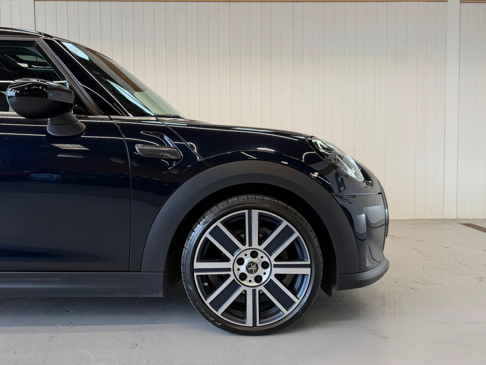 MINI Cooper mit Top Ausstattung-image-9