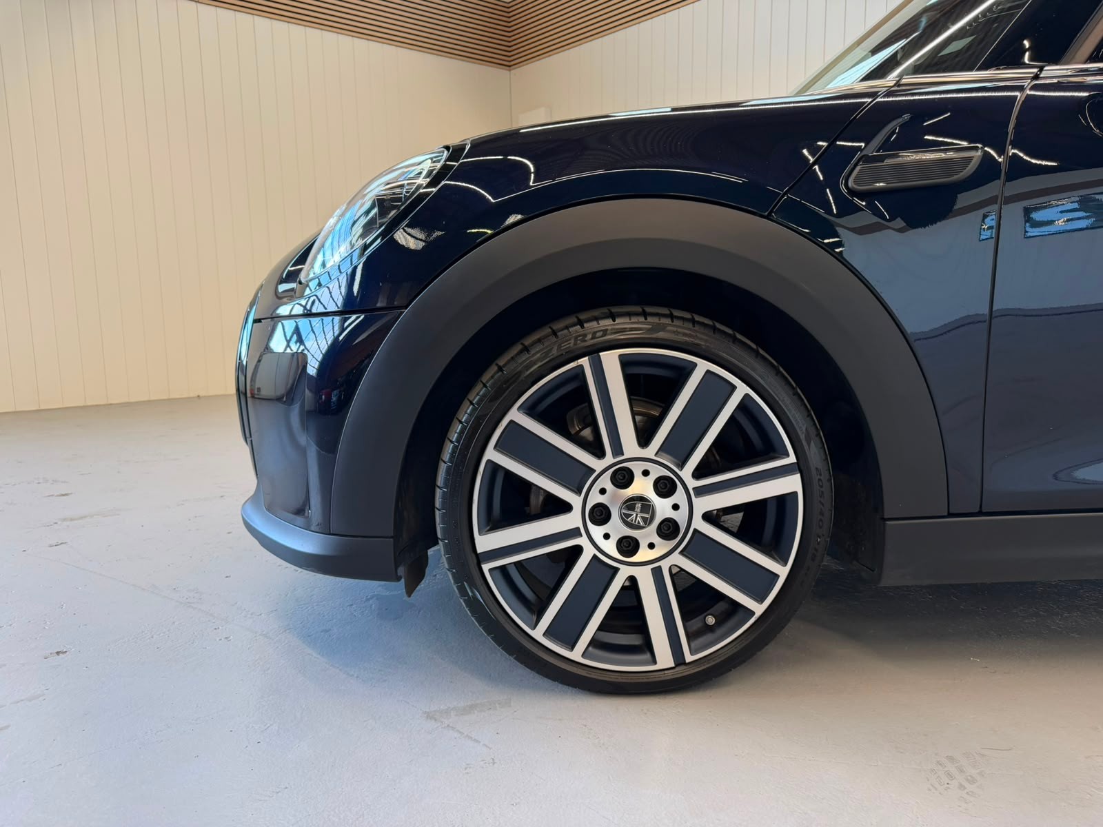 MINI Cooper mit Top Ausstattung-image-7