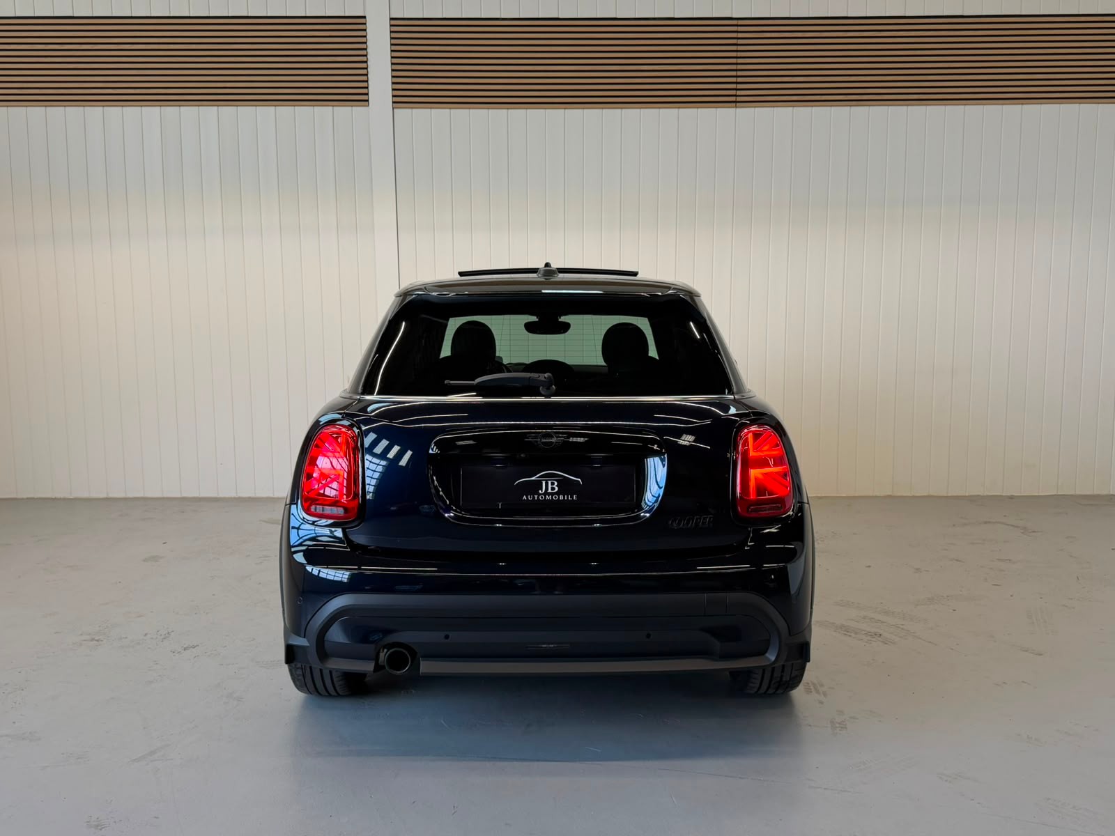 MINI Cooper mit Top Ausstattung-showroom-element-3