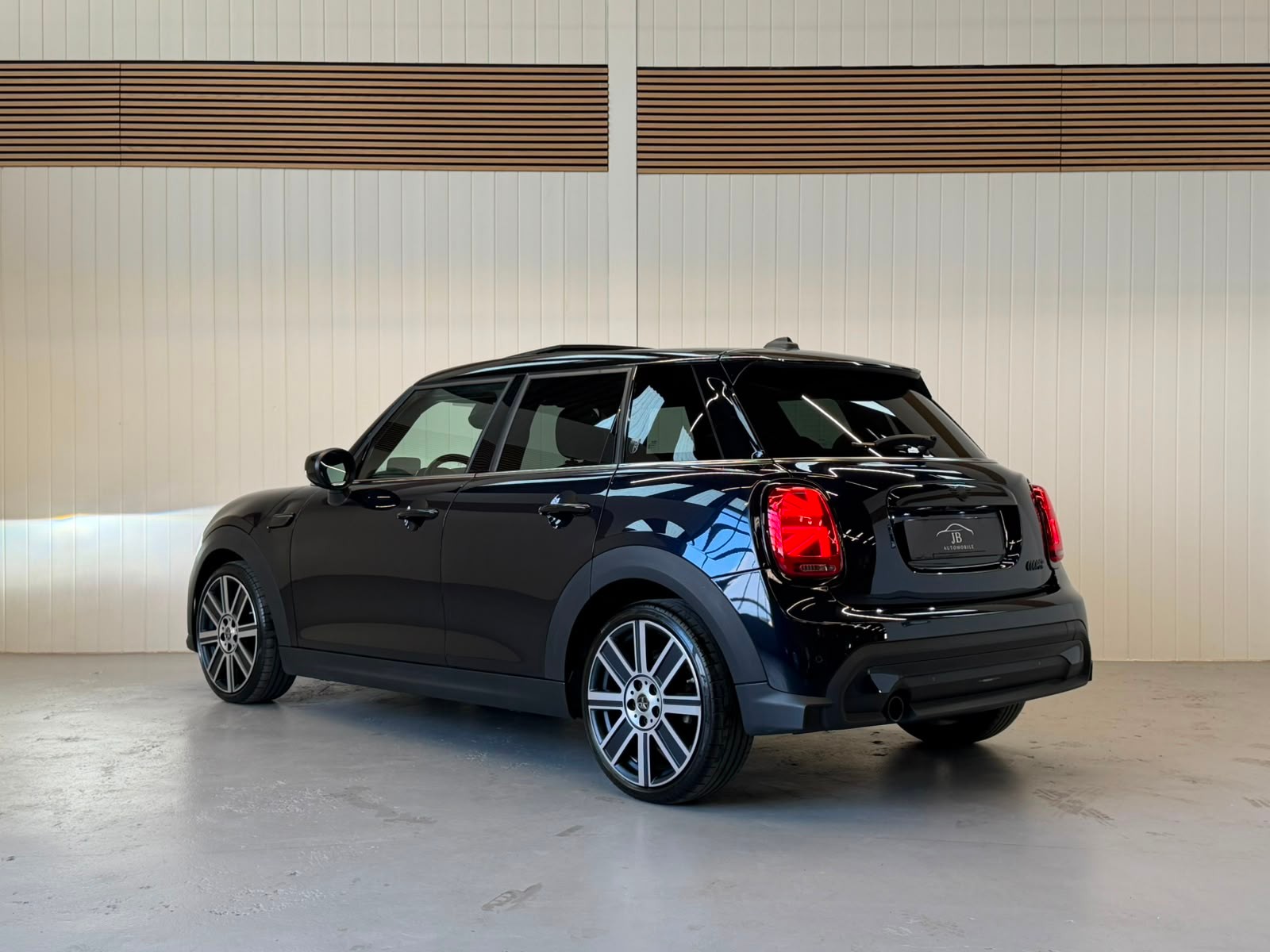 MINI Cooper mit Top Ausstattung-showroom-element-2