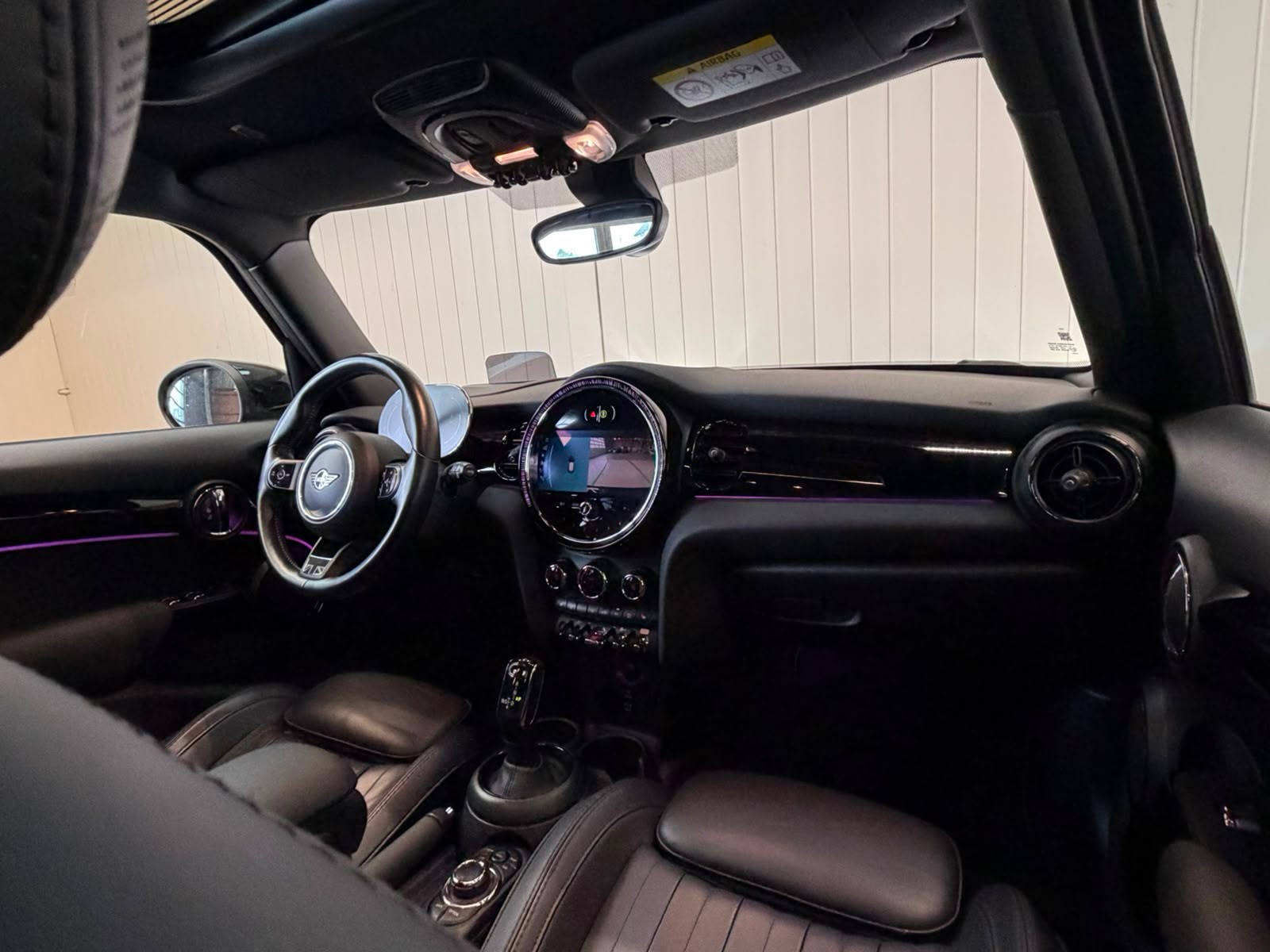 MINI Cooper mit Top Ausstattung-image-15