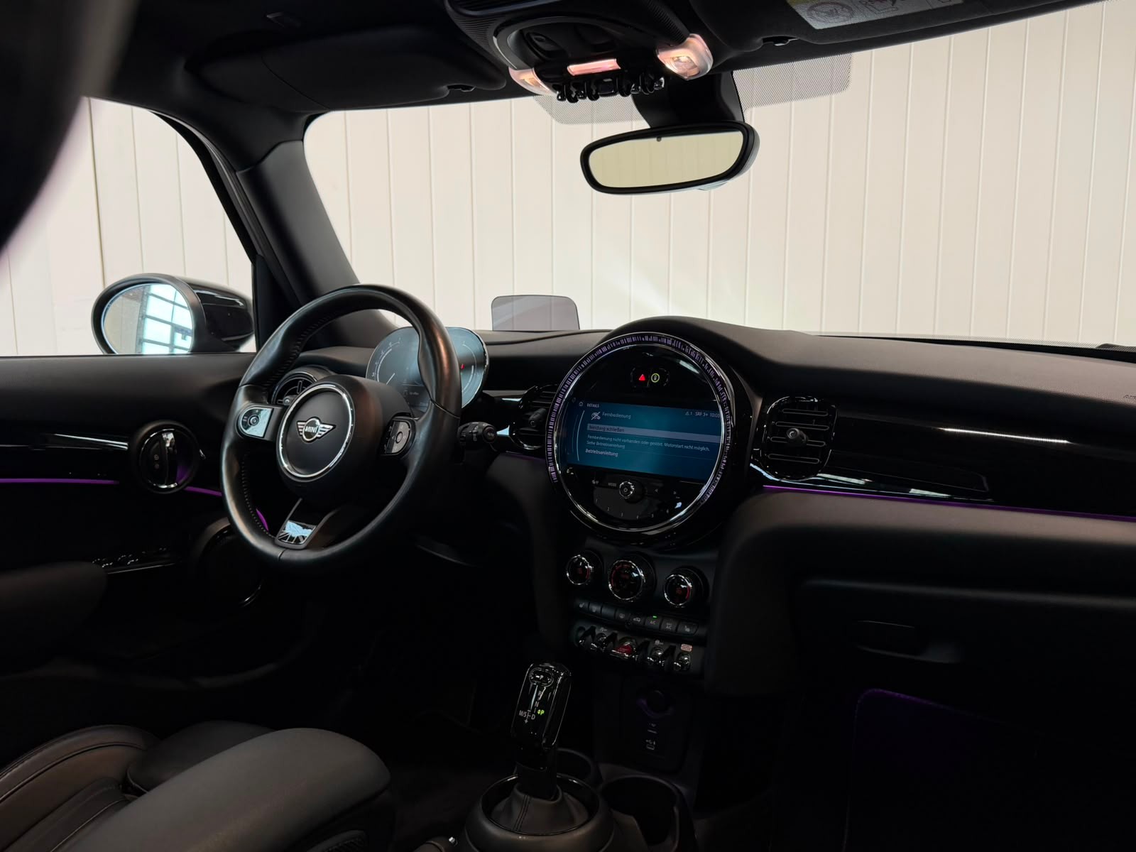 MINI Cooper mit Top Ausstattung-image-19