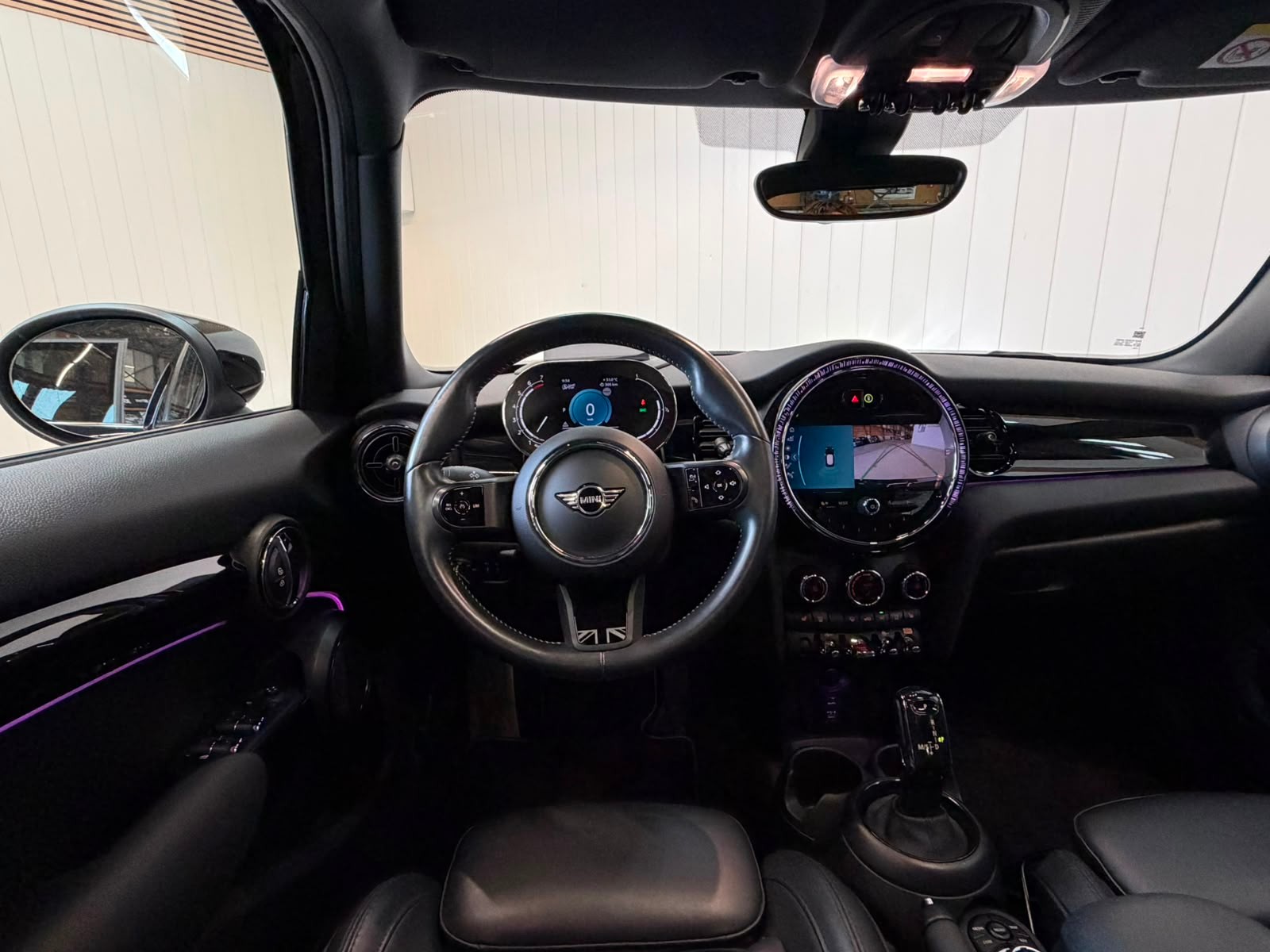 MINI Cooper mit Top Ausstattung-image-14
