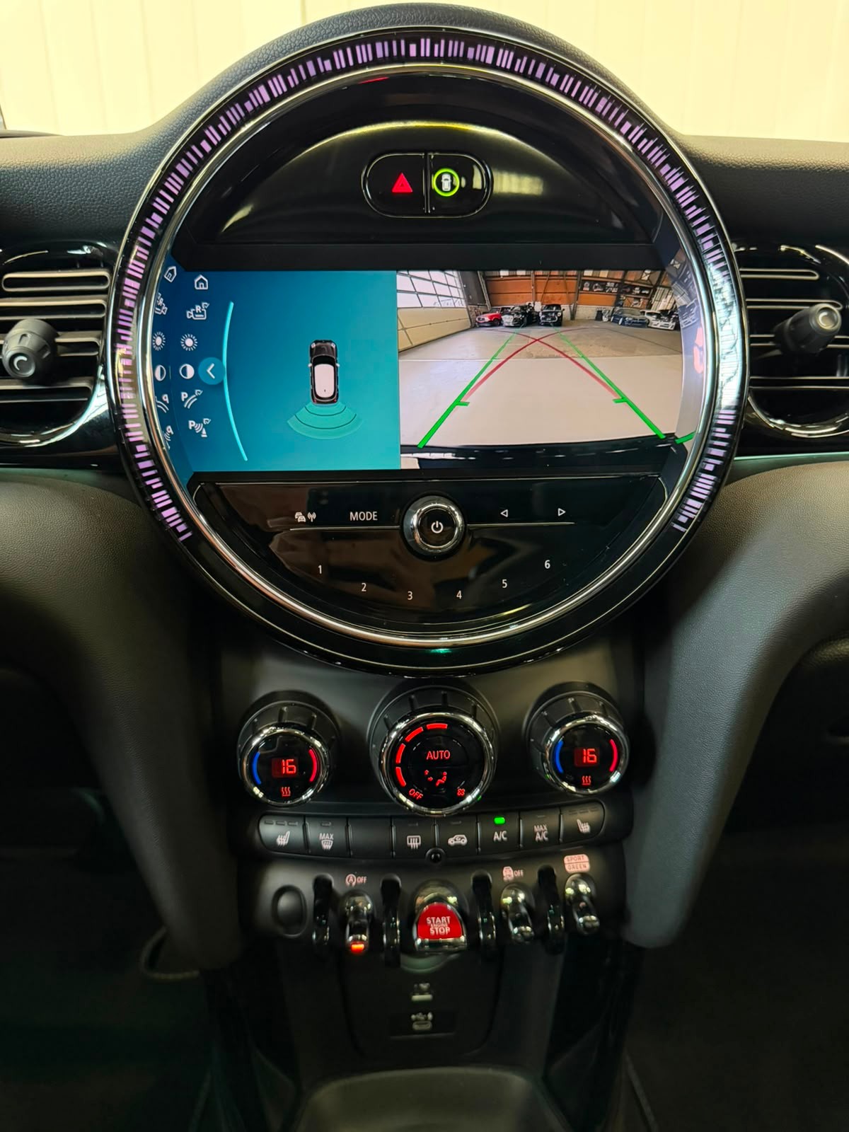 MINI Cooper mit Top Ausstattung-image-22