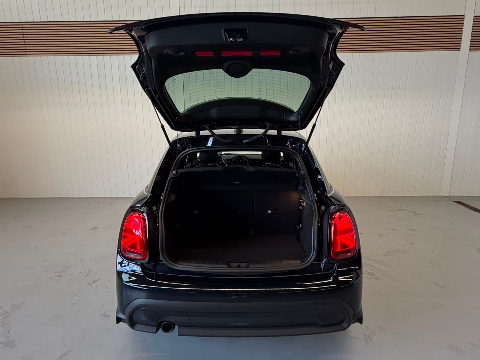 MINI Cooper mit Top Ausstattung-image-11