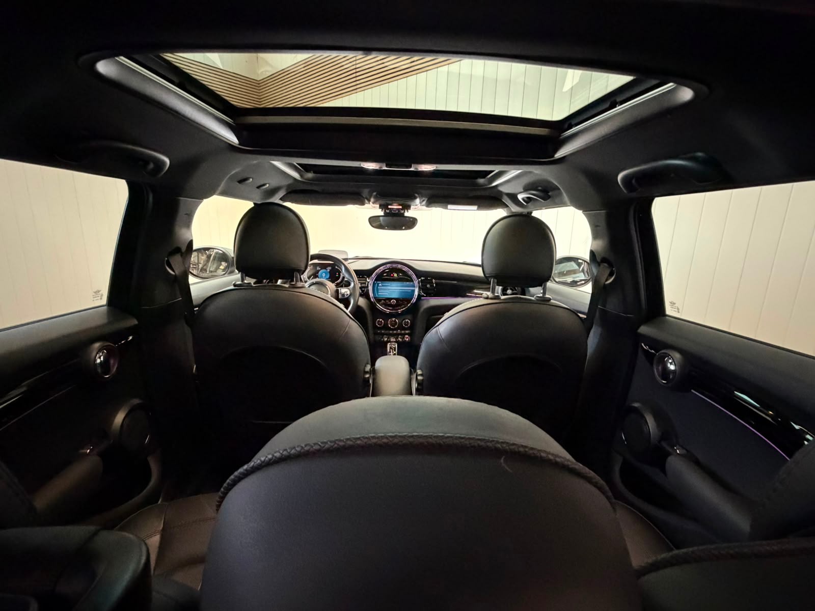 MINI Cooper mit Top Ausstattung-image-18