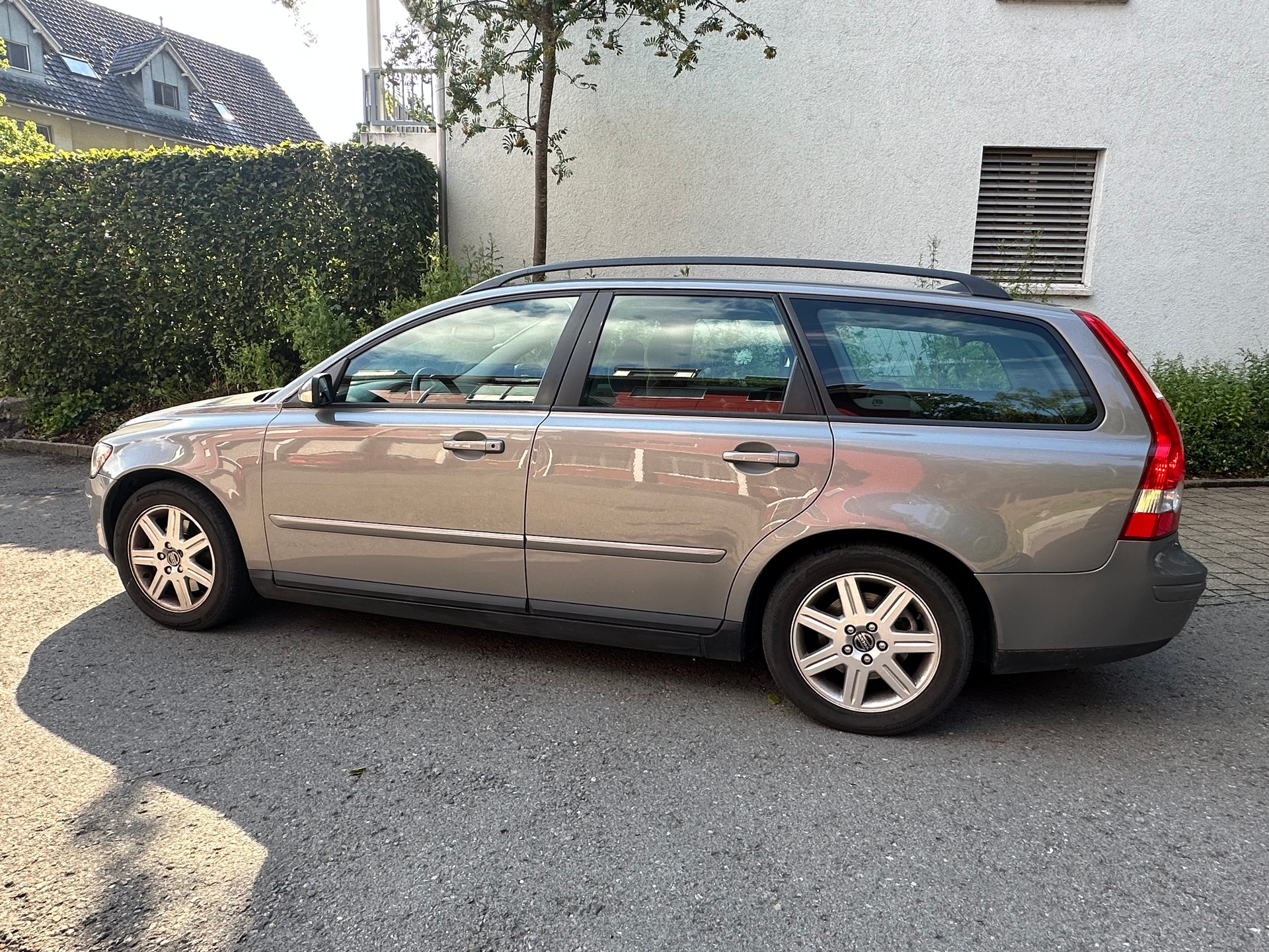 VOLVO V50 2.4-image-1