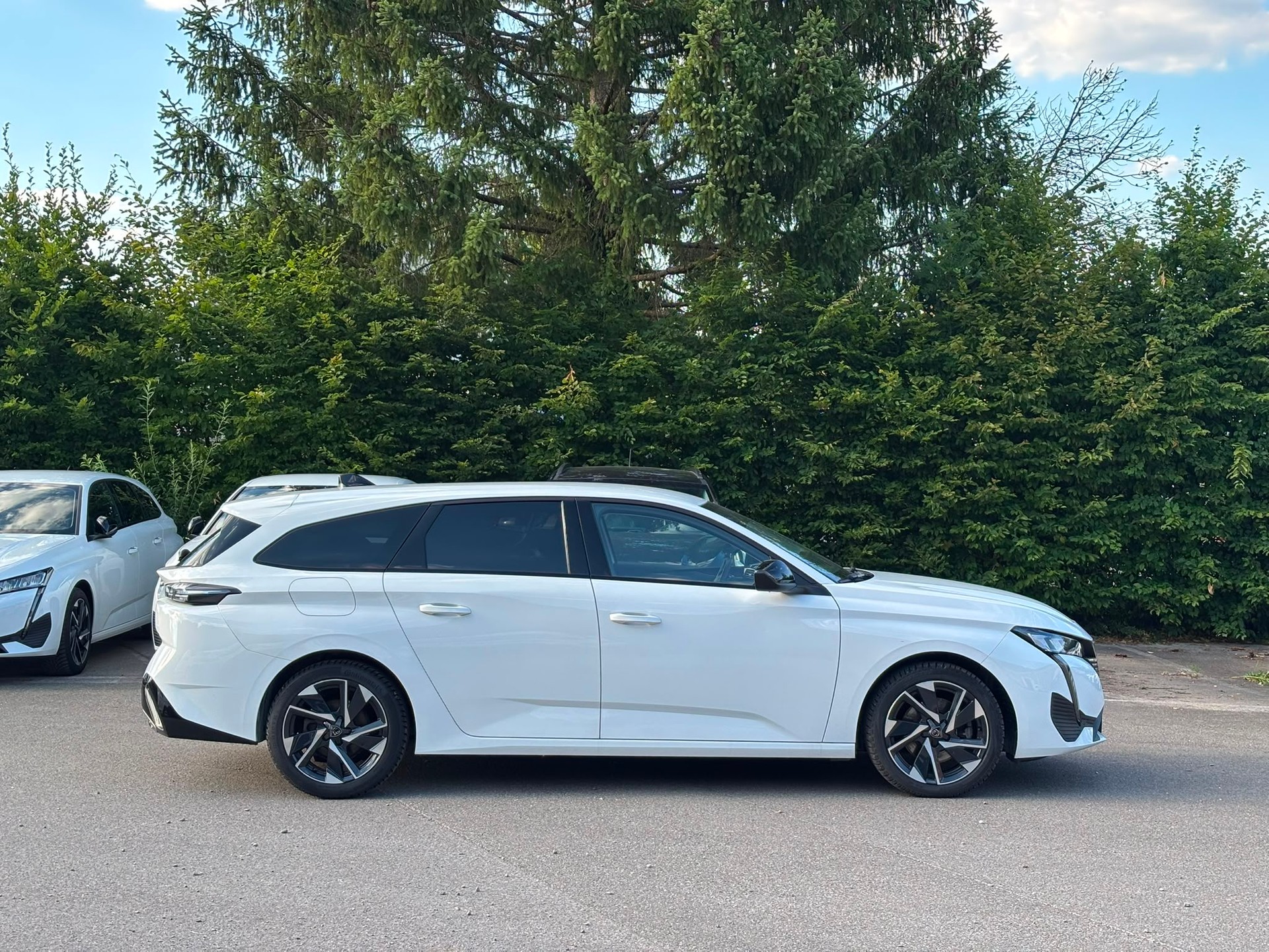 PEUGEOT 308 SW 1.5 BlueHDI Allure EAT8-image-7