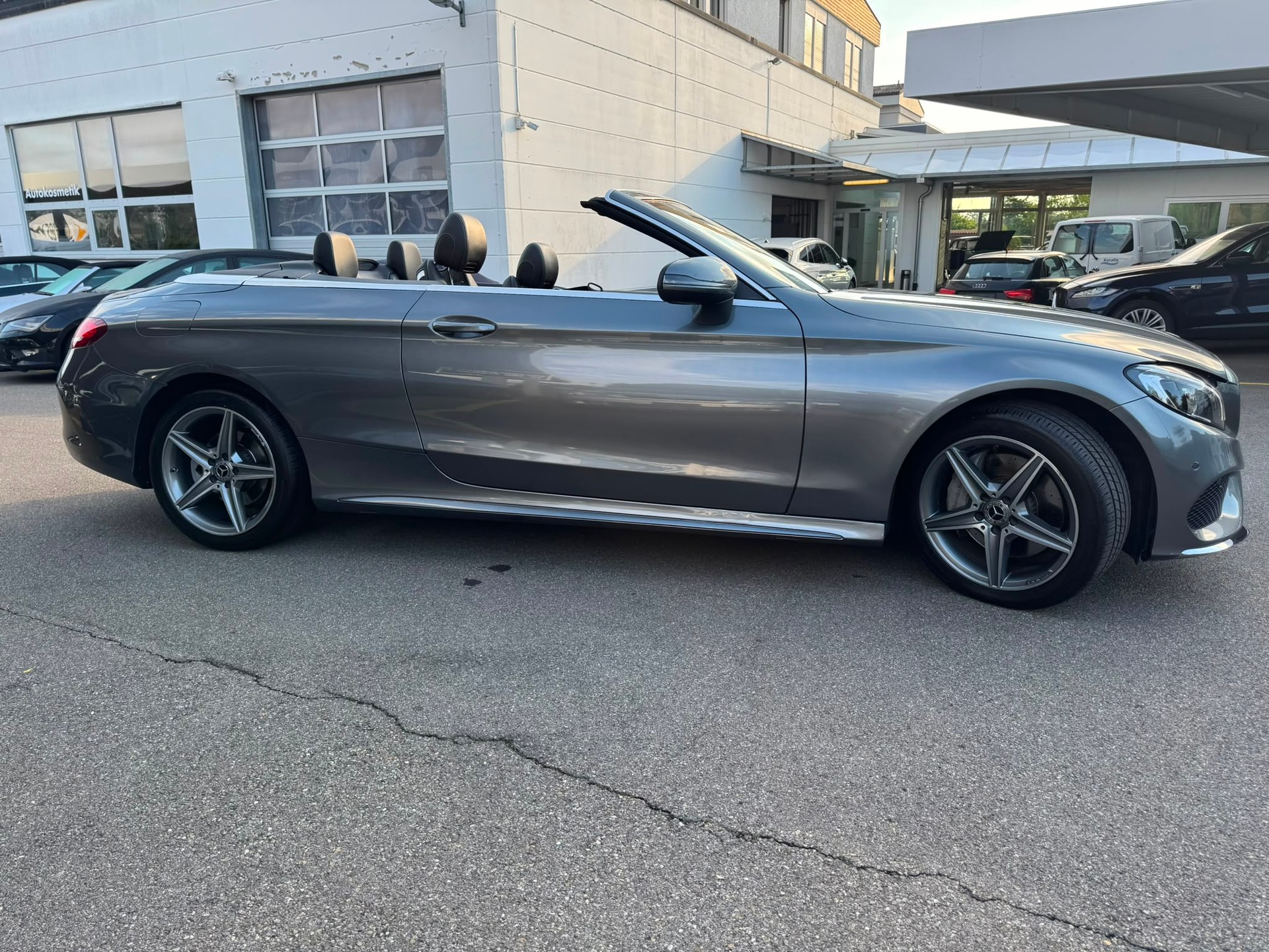 MERCEDES-BENZ C 300 Cabriolet AMG Line 9G-Tronic-image-5