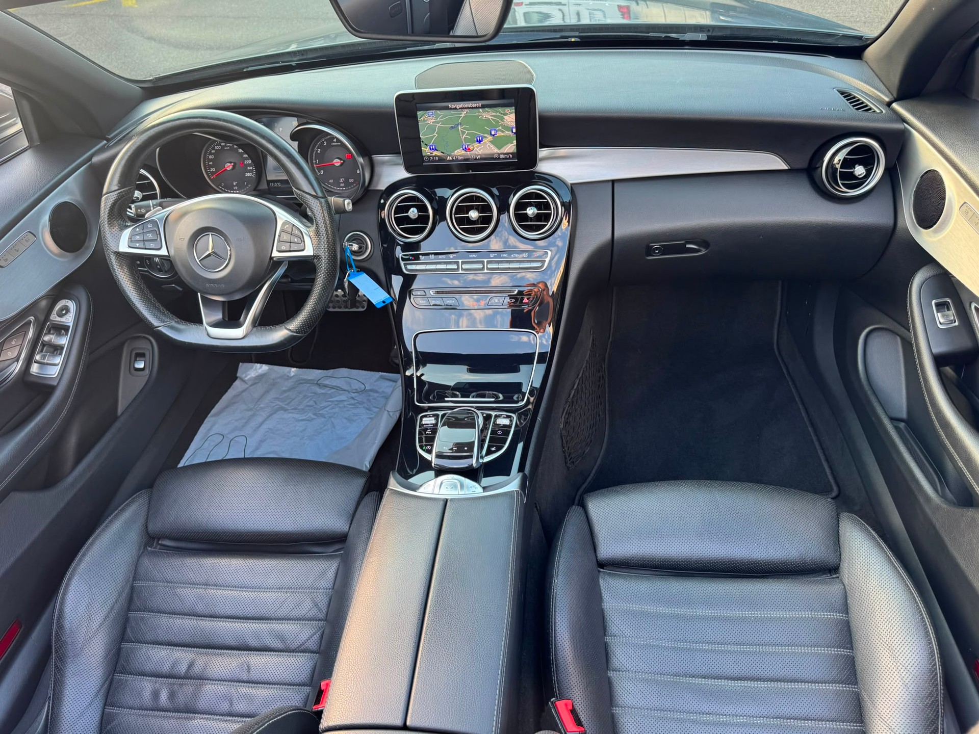 MERCEDES-BENZ C 300 Cabriolet AMG Line 9G-Tronic-image-11