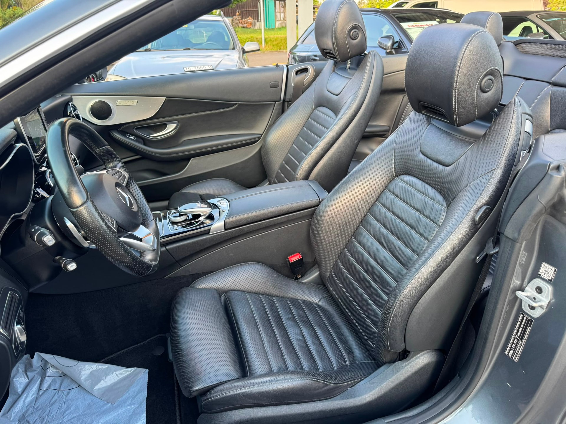 MERCEDES-BENZ C 300 Cabriolet AMG Line 9G-Tronic-image-14