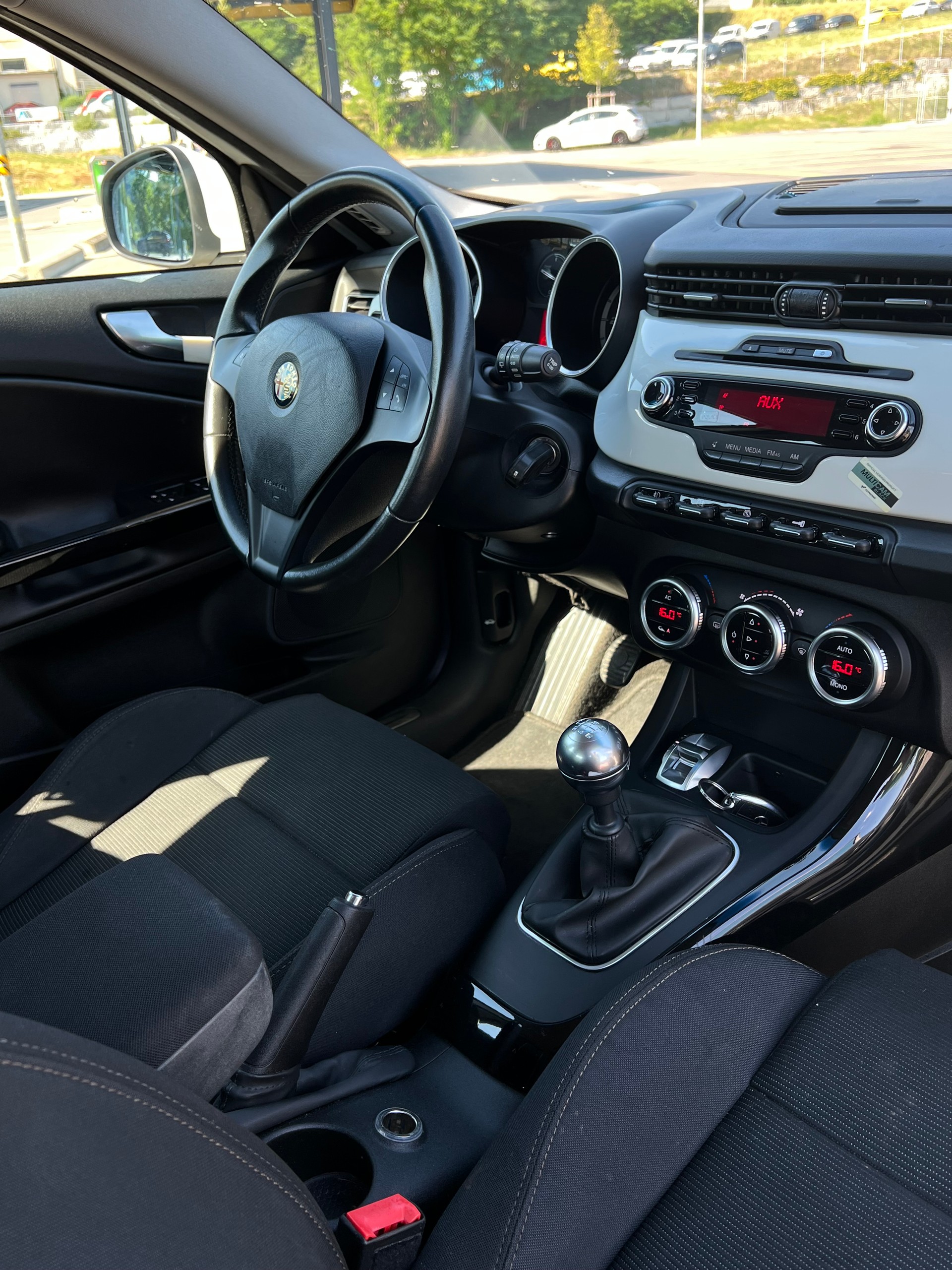 ALFA ROMEO Giulietta 2.0 JTDM Distinctive-image-6