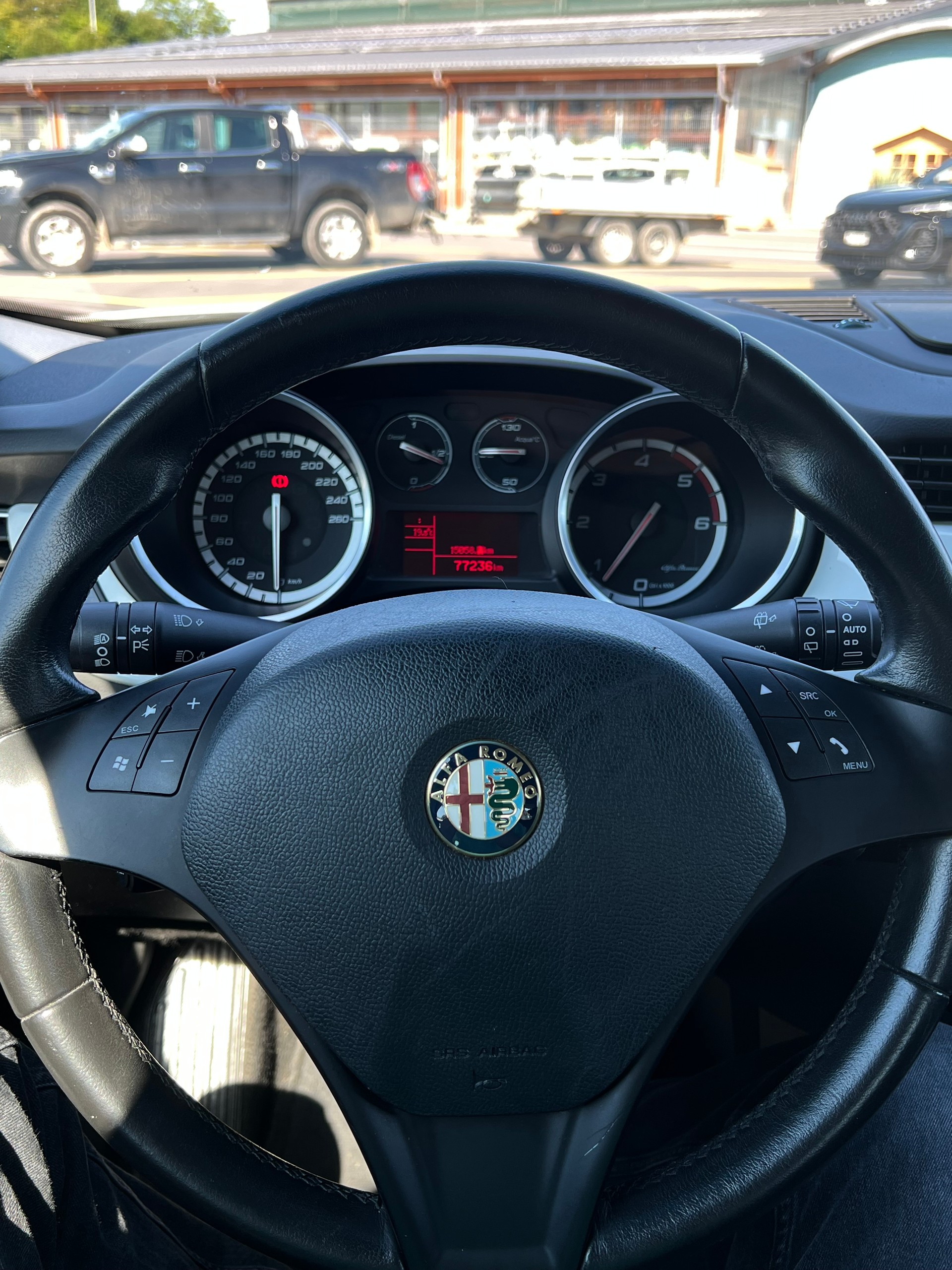 ALFA ROMEO Giulietta 2.0 JTDM Distinctive-image-10
