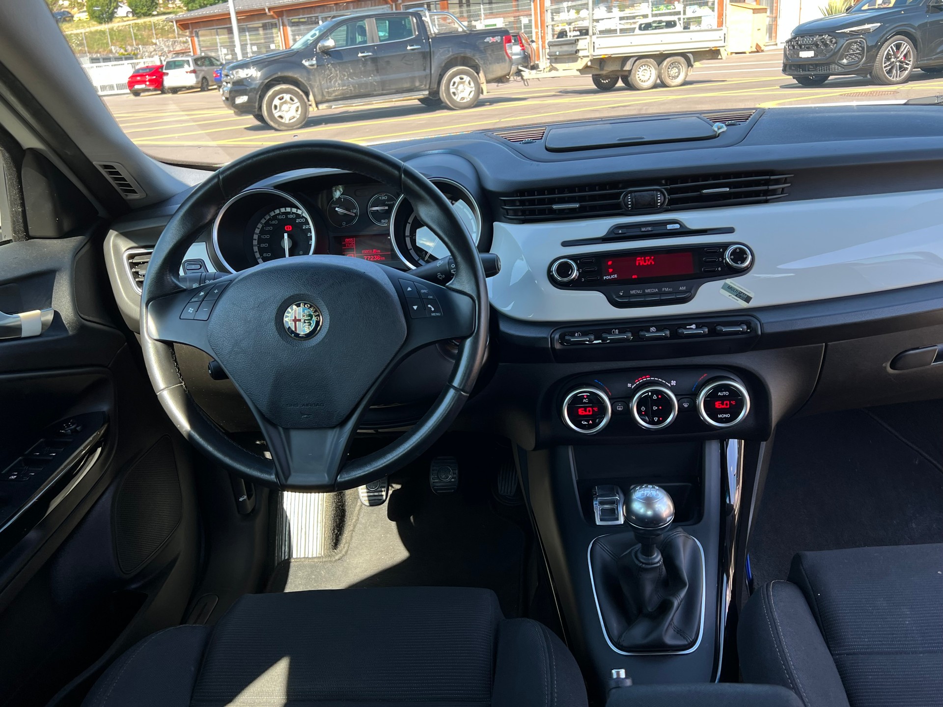 ALFA ROMEO Giulietta 2.0 JTDM Distinctive-image-9