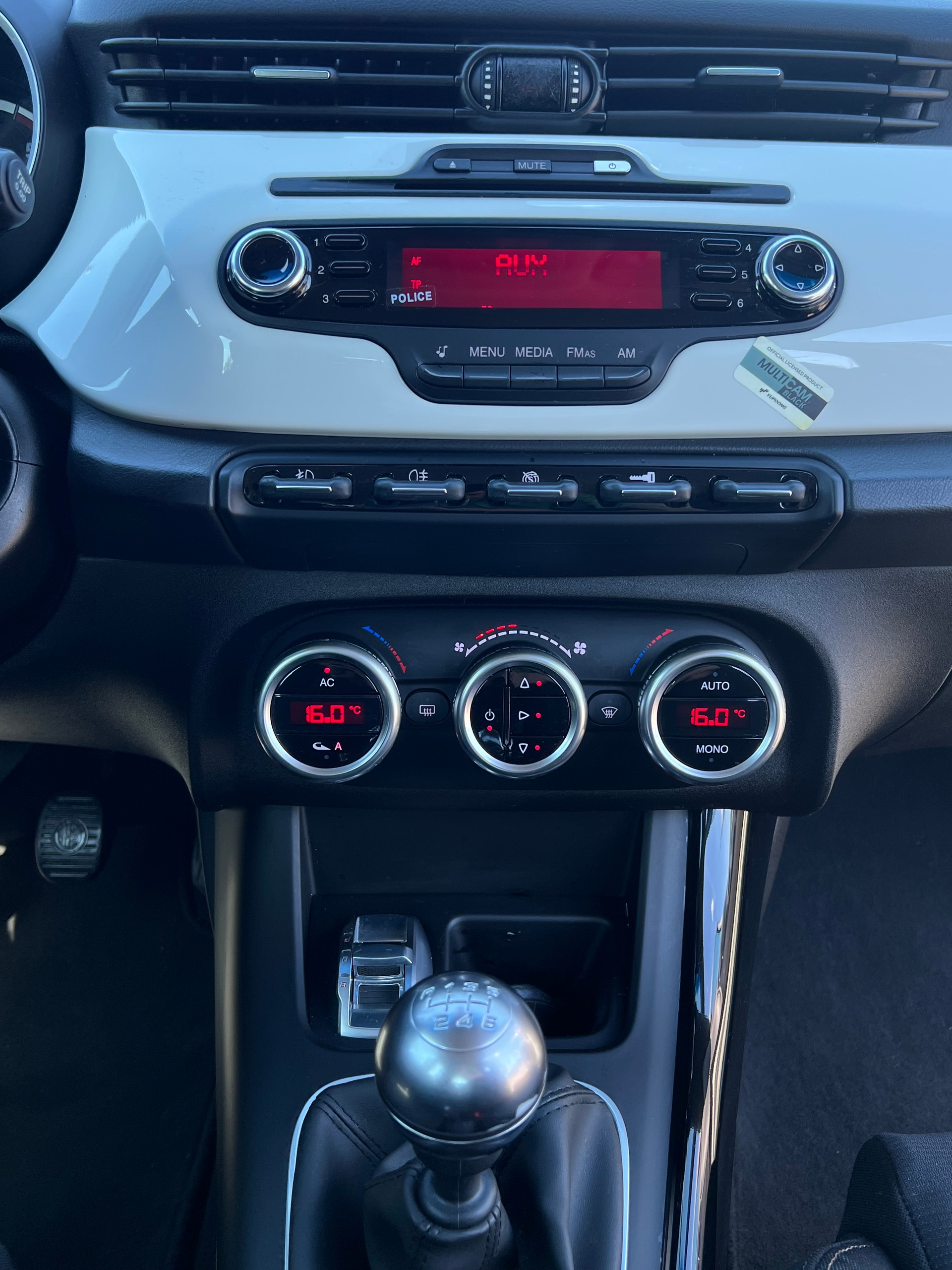 ALFA ROMEO Giulietta 2.0 JTDM Distinctive-image-11