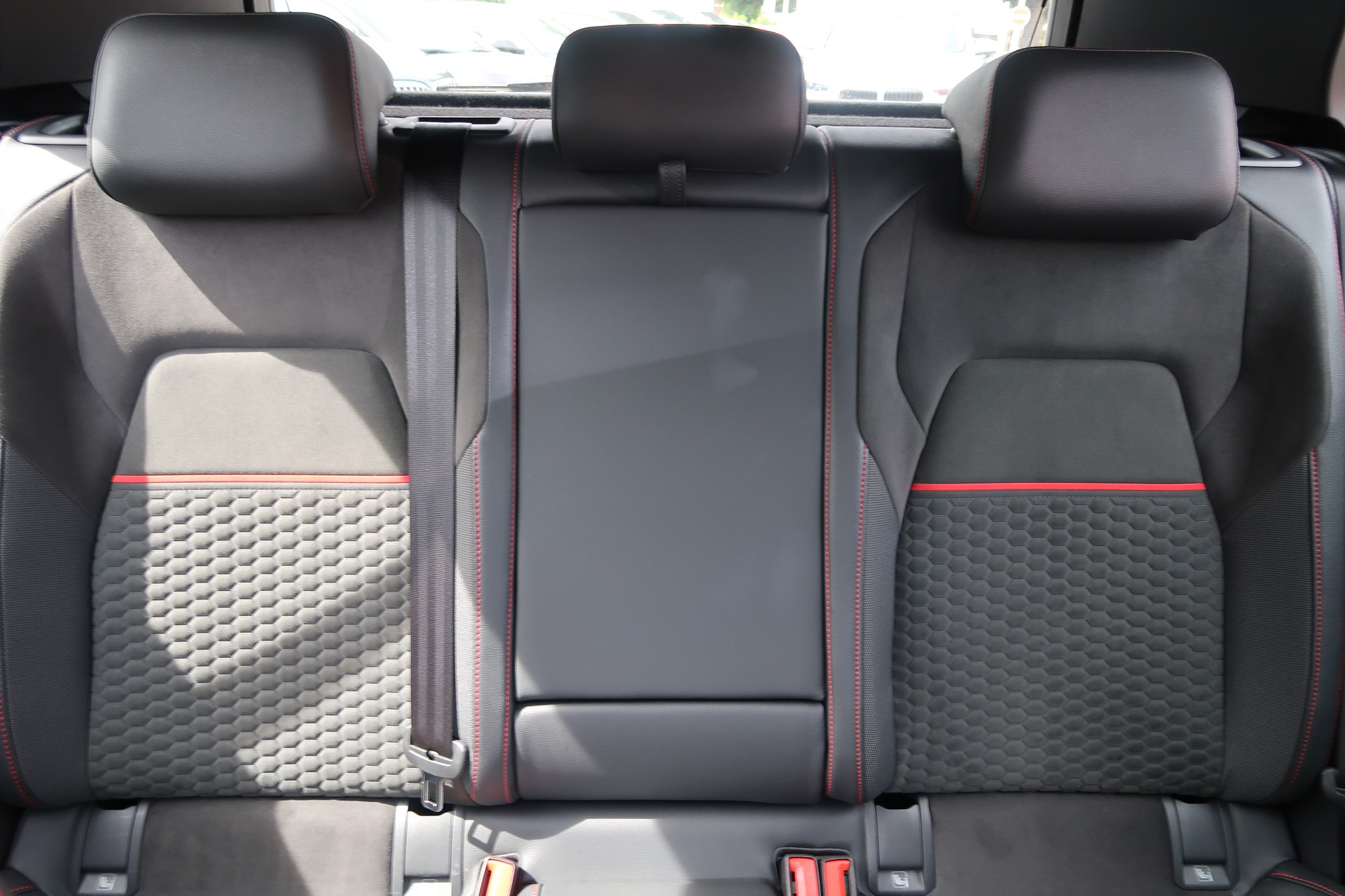 VW Golf 2.0 TSI GTI Clubsport DSG-image-13