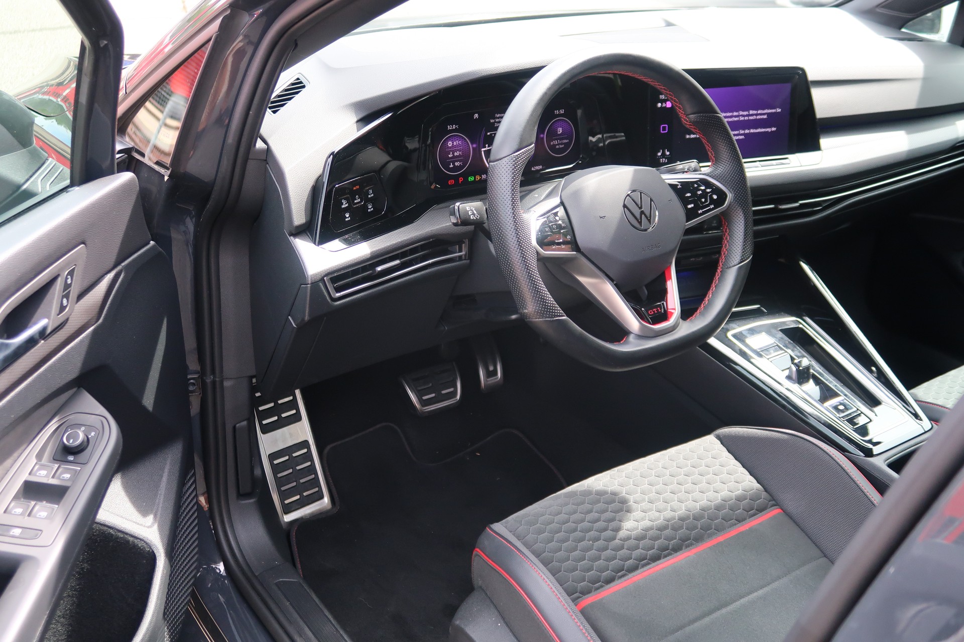 VW Golf 2.0 TSI GTI Clubsport DSG-image-8