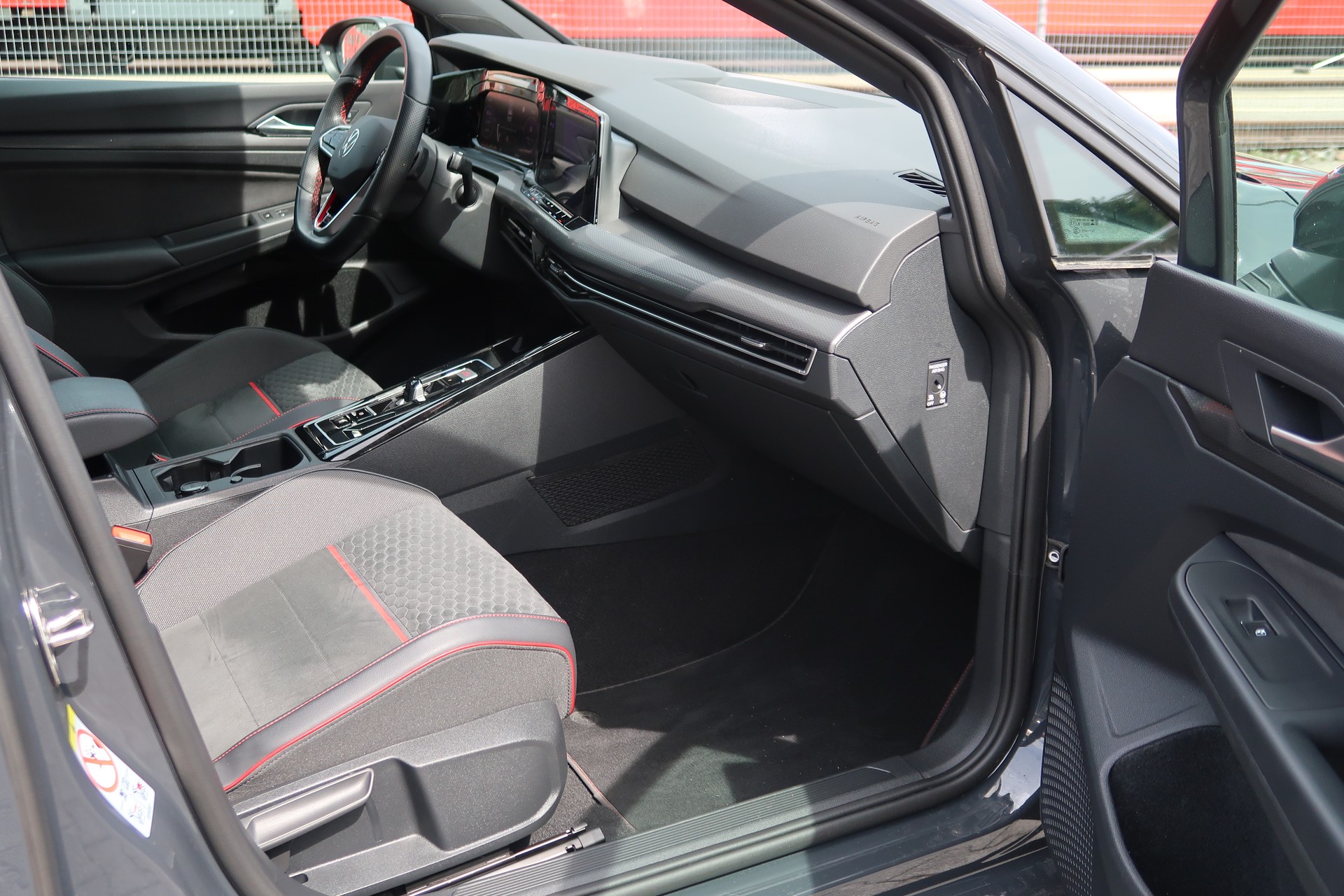 VW Golf 2.0 TSI GTI Clubsport DSG-image-11
