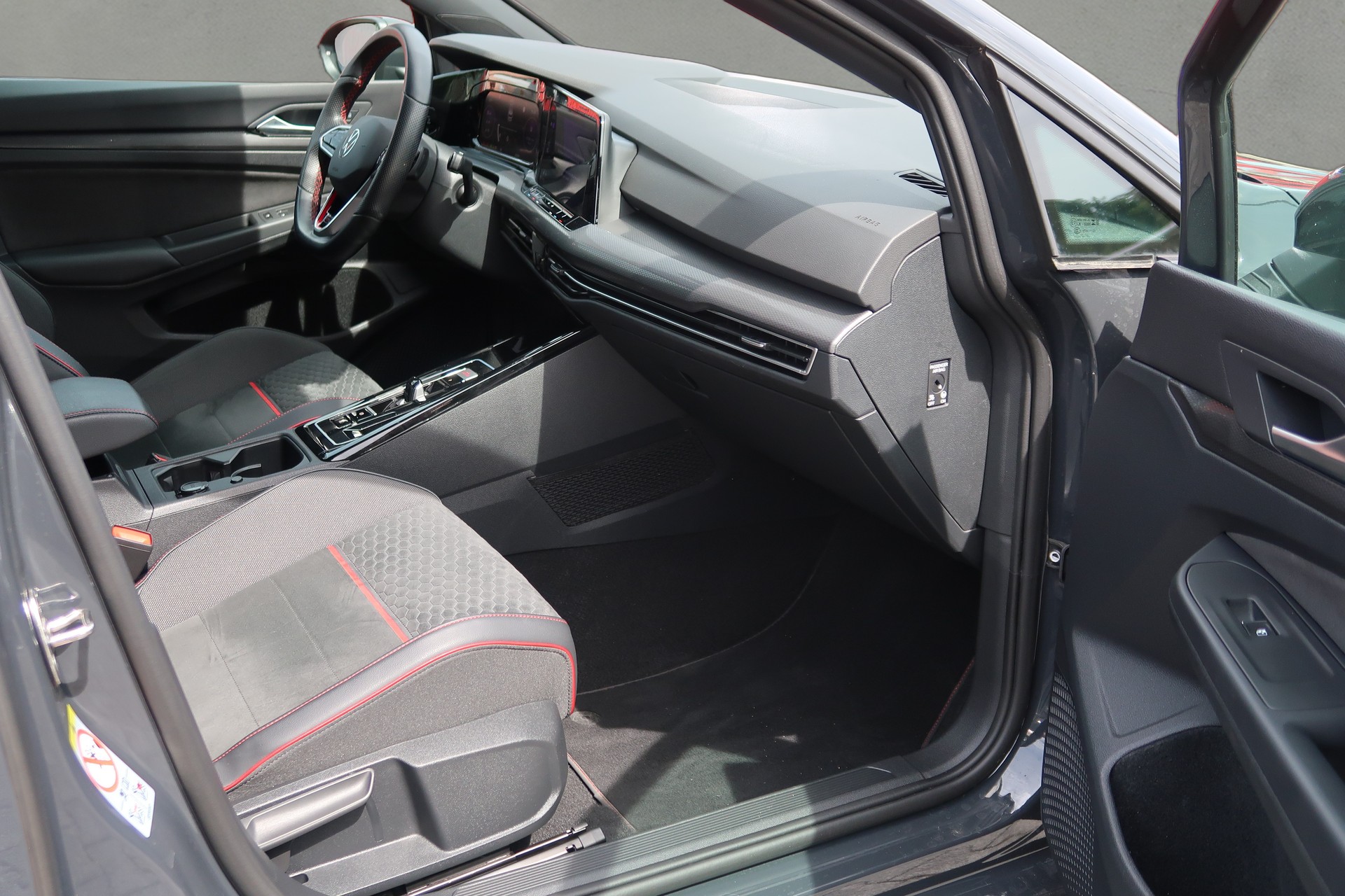 VW Golf 2.0 TSI GTI Clubsport DSG-image-11