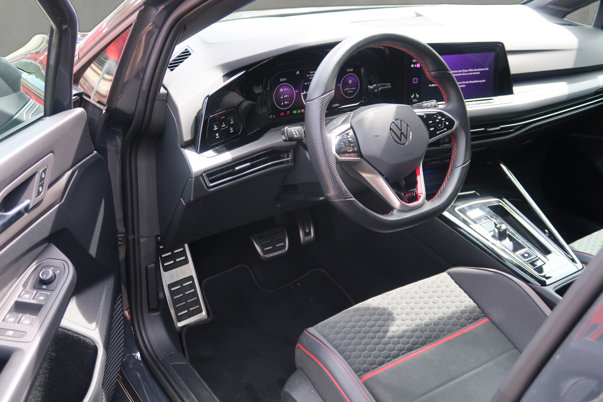 VW Golf 2.0 TSI GTI Clubsport DSG-image-8