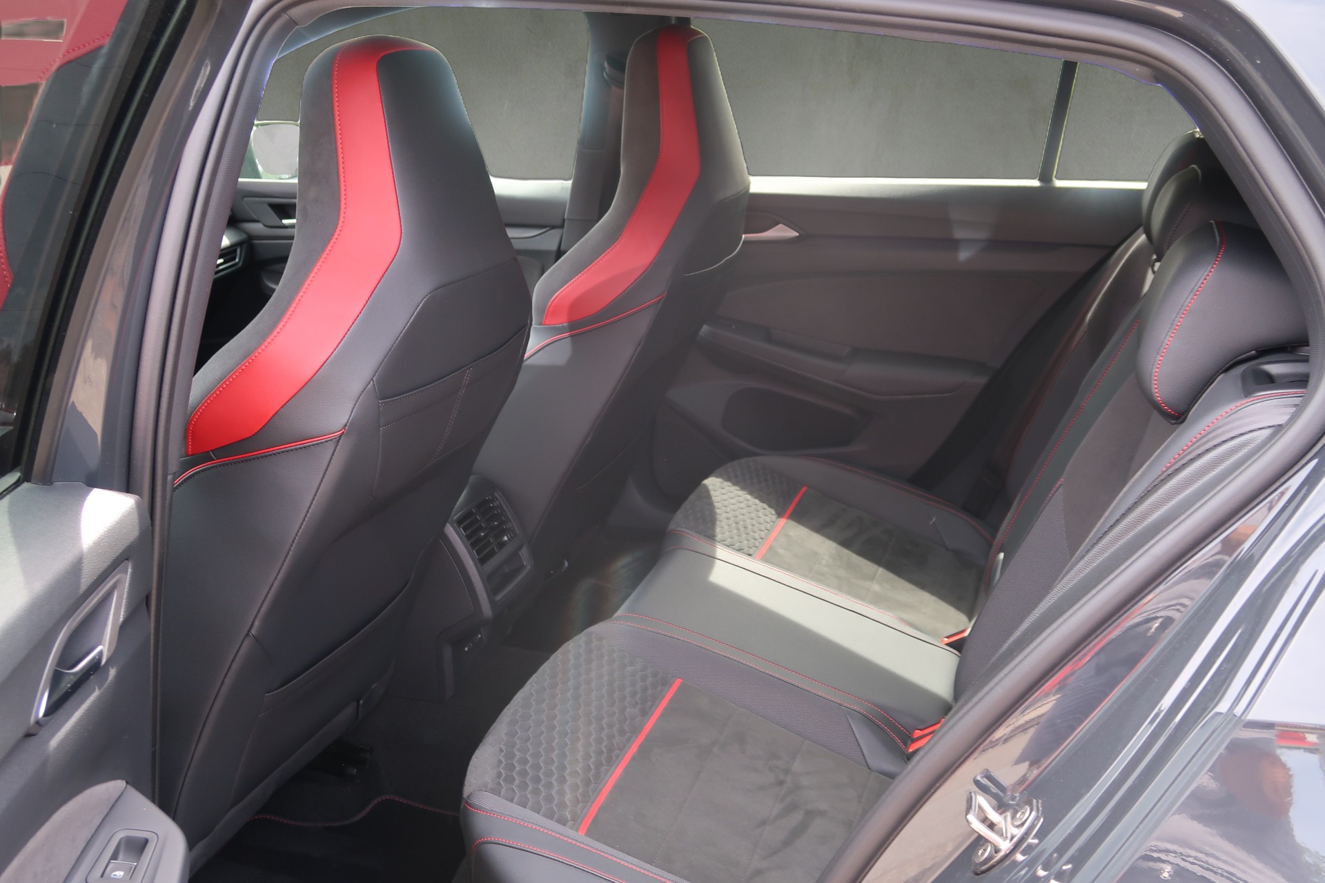 VW Golf 2.0 TSI GTI Clubsport DSG-image-9