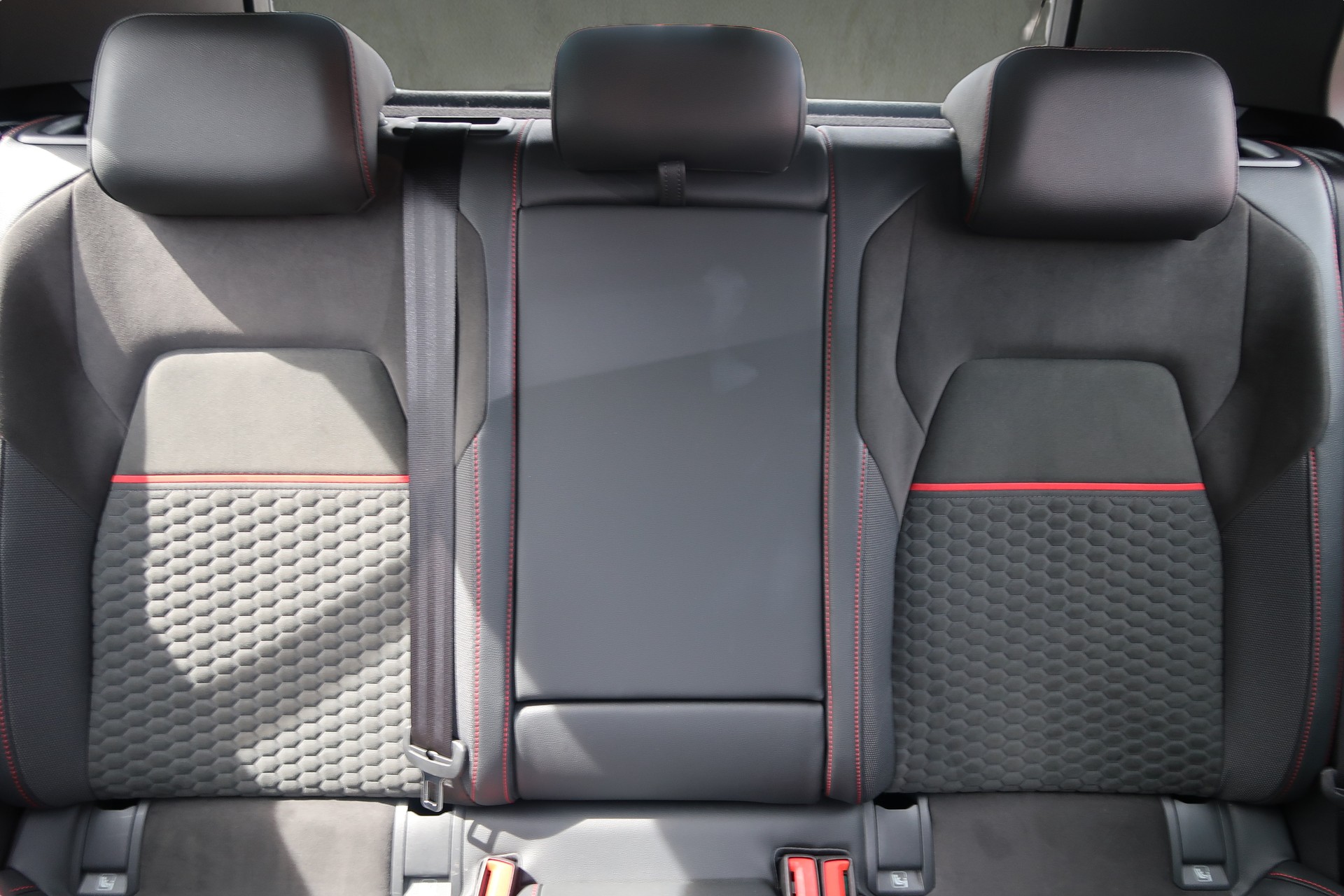 VW Golf 2.0 TSI GTI Clubsport DSG-image-13